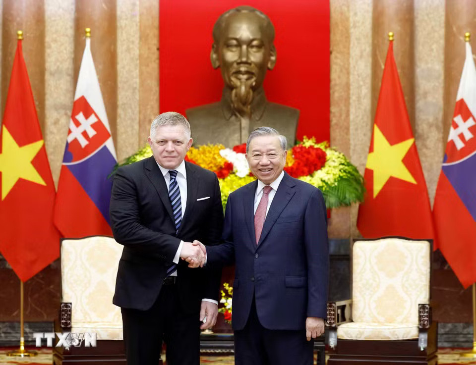Tổng Bí thư, Chủ tịch nước Tô Lâm tiếp Thủ tướng Slovakia Robert Fico. (Ảnh: Thống Nhất/TTXVN)