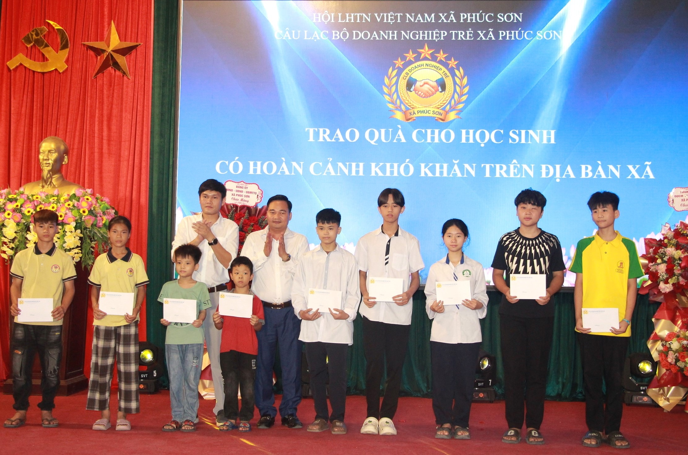 phuc-son-tang-qua-2.jpg