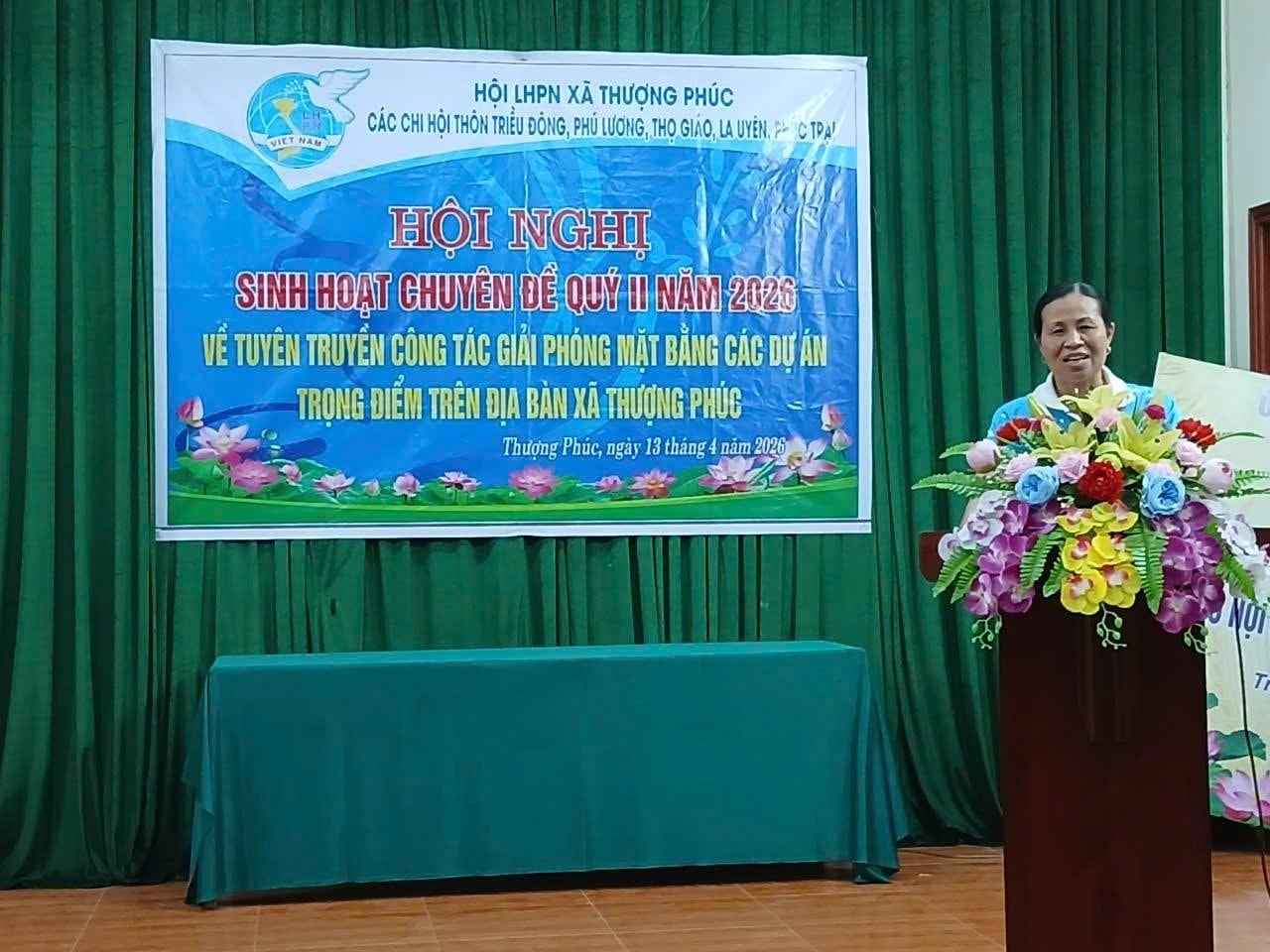 Bà Nguyễn Thị Minh Hà, Tổ trưởng Tổ tuyên truyền số 5 tuyên truyền công tác giải phóng mặt bằng các dự án trọng điểm.