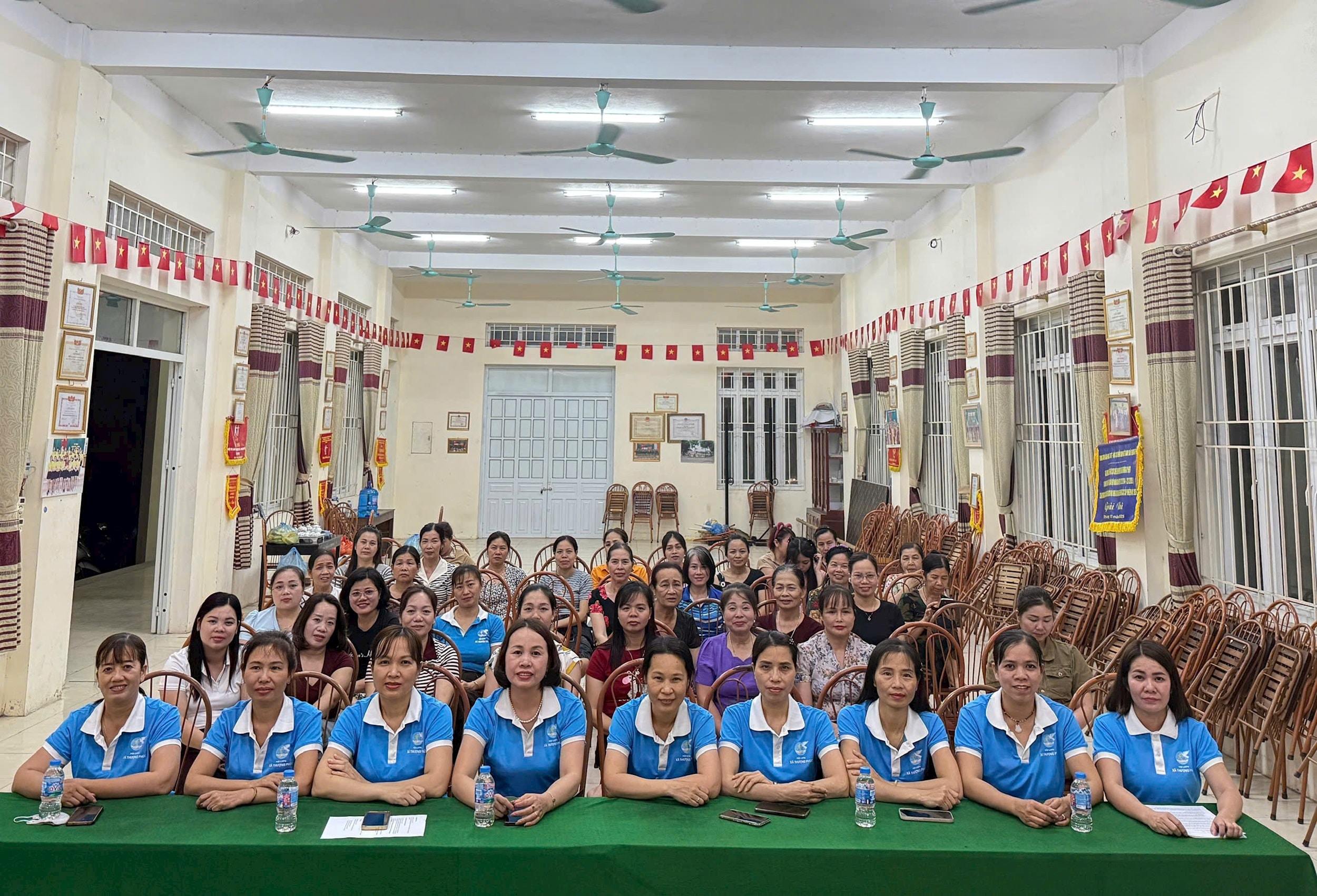 Cán bộ, hội viên phụ nữ xã Thượng Phúc tham gia i các buổi tuyên truyền công tác giải phóng mặt bằng thực hiện các dự án trọng điểm.