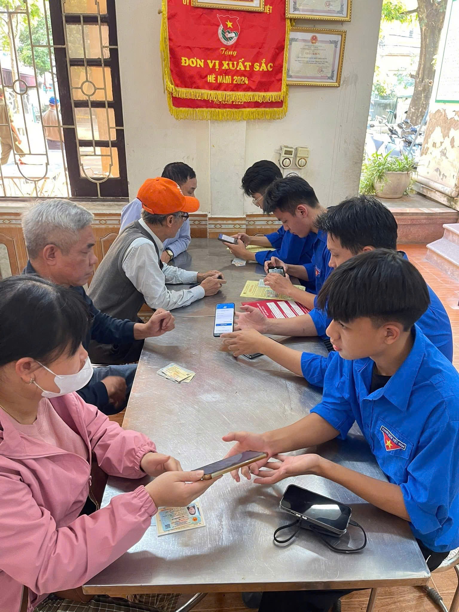 anh-6-cac-doan-vien-huong-dan.jpg
