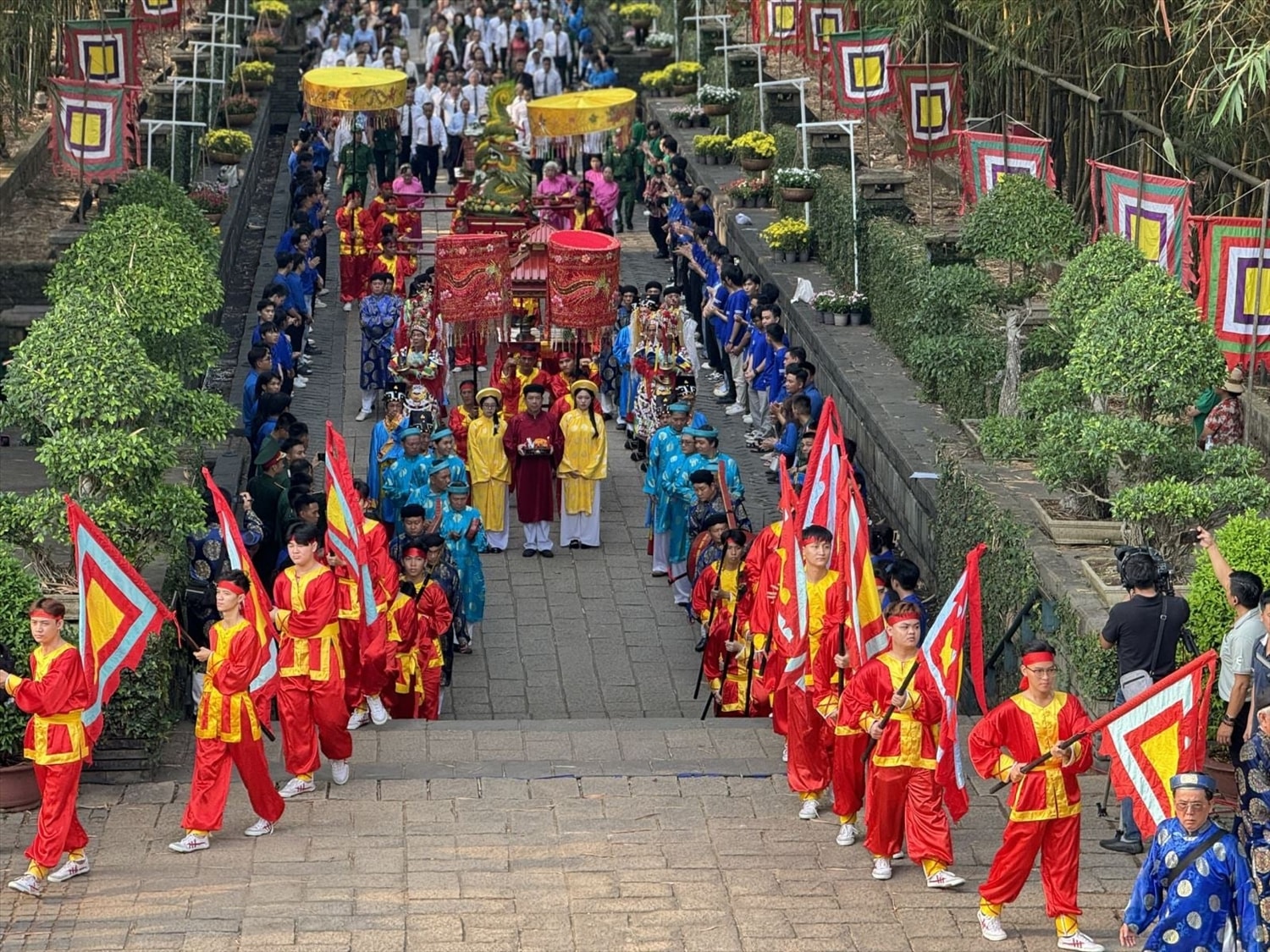den-hung-2.jpg