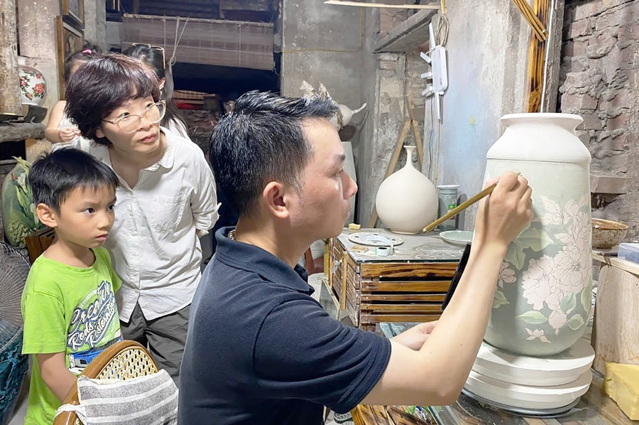 (29)- Mô hình công nghiệp văn hóa phức hợp tại làng gốm Bát Tràng:Định hình một hướng đi