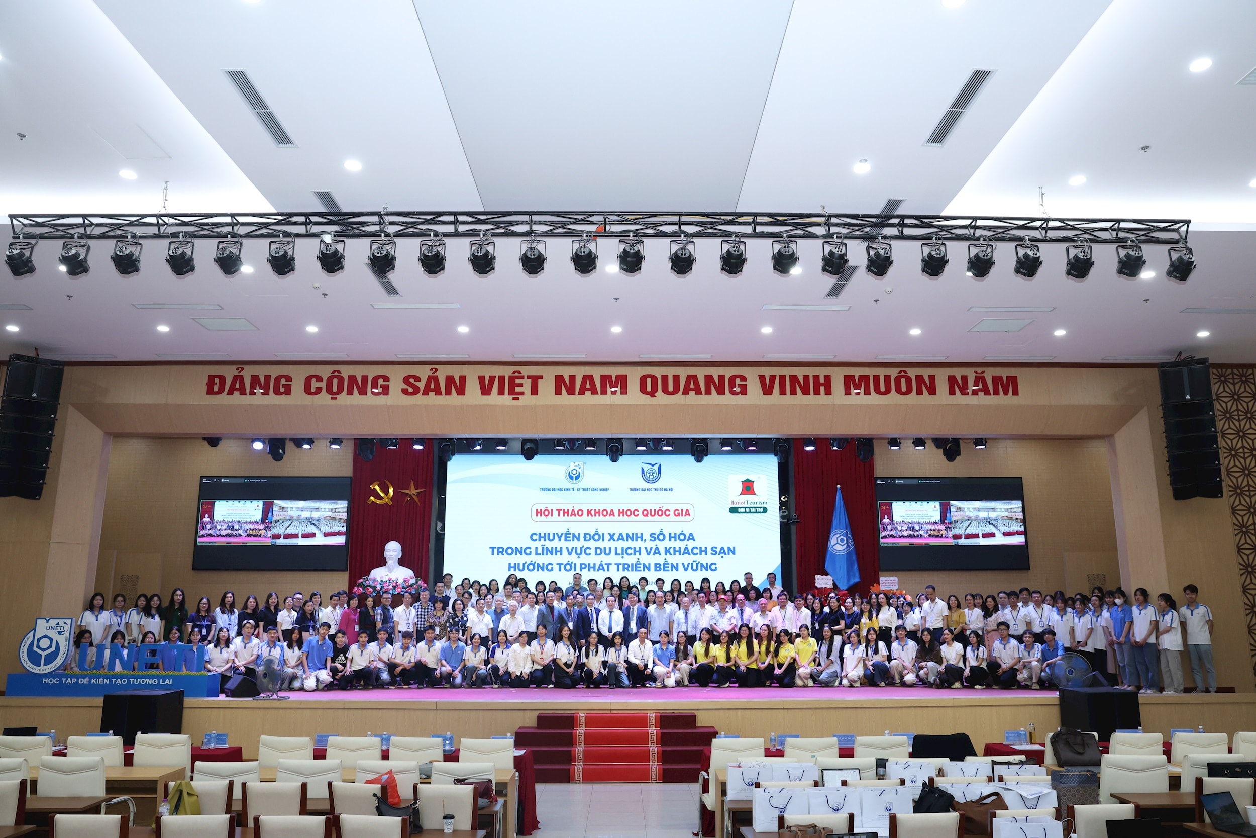 1704-hoi-thao-du-lich-4.jpg