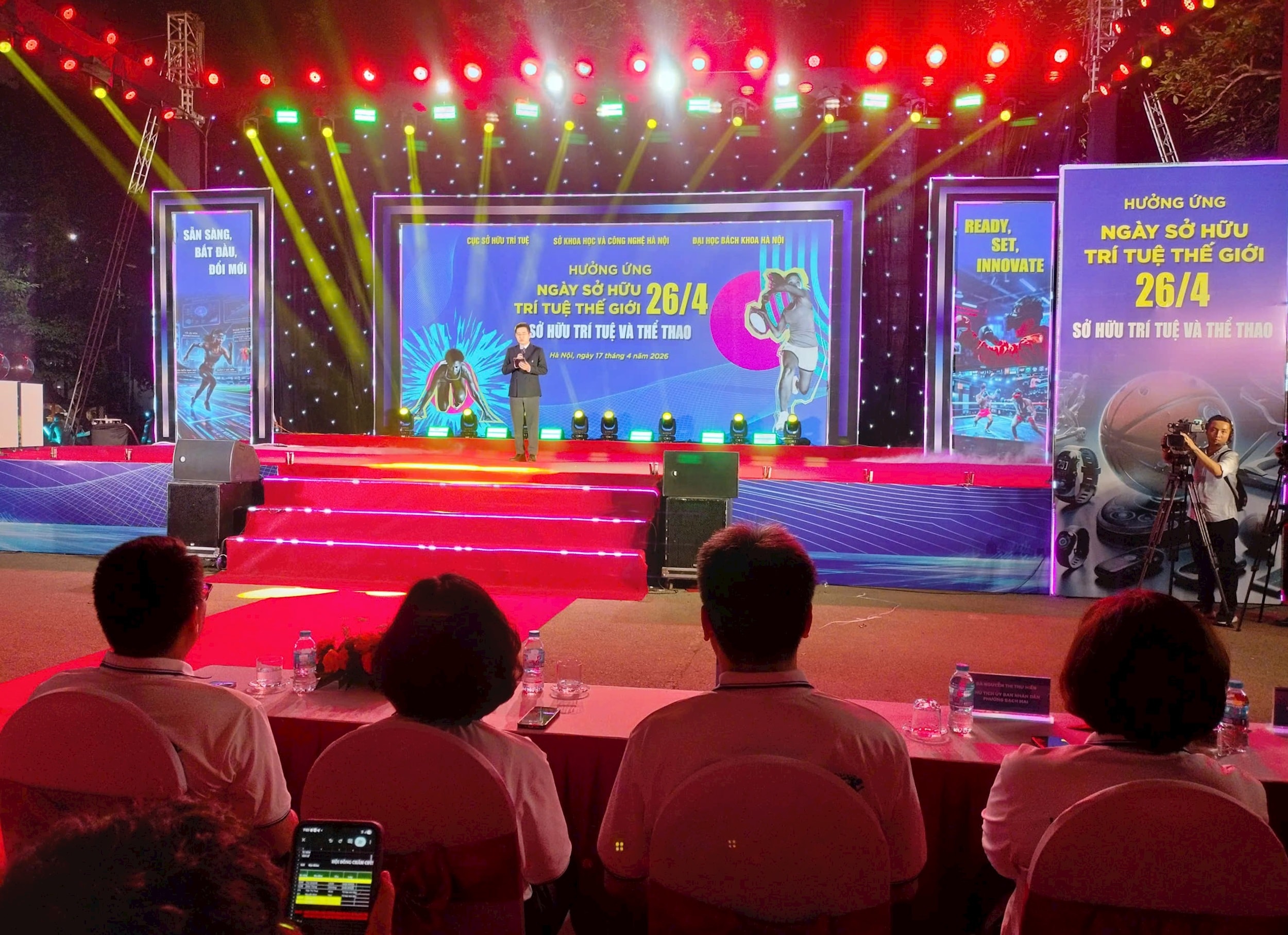 Quang cảnh buổi lê