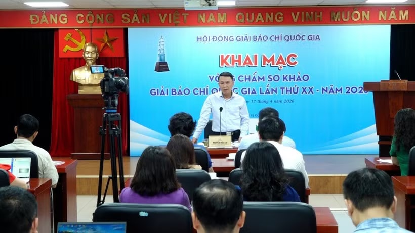Ông Nguyễn Đức Lợi, Phó Chủ tịch Thường trực Hội Nhà báo Việt Nam, Chủ tịch Hội đồng Sơ khảo phát biểu khai mạc chấm sơ khảo Giải Báo chí Quốc gia lần thứ XX. (Ảnh: HNB)