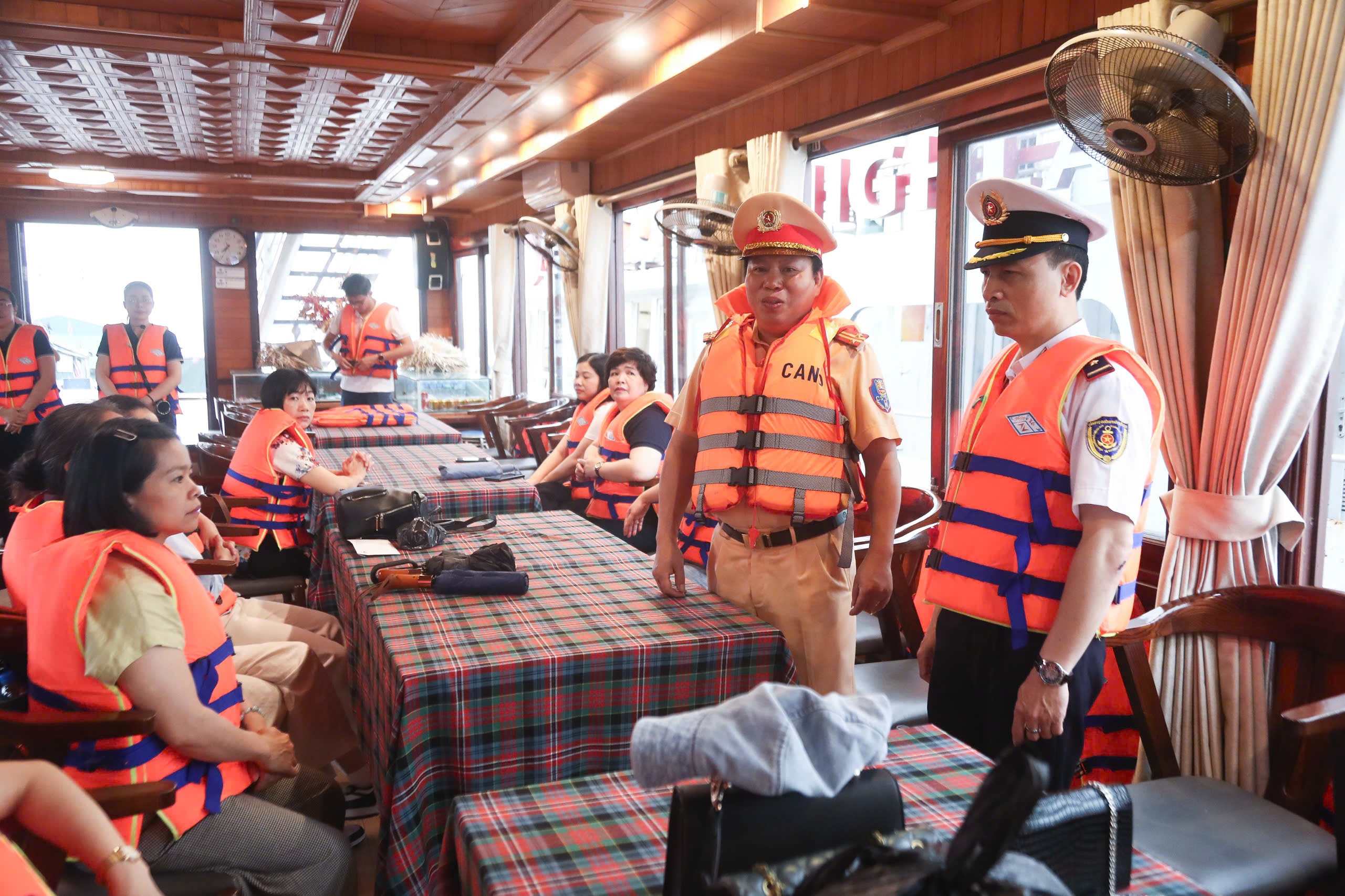 An toàn giao thông đường thuỷ là trọng tâm trong phát triển du lịch đường sông Thủ đô