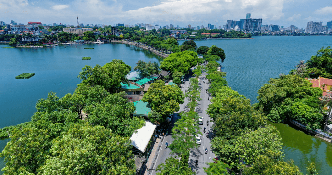 duong-thanh-nien-mot-trong-nhung-tuyen-duong-tho-mong-va-dep-nhat-thu-do-ha-noi.-anh-minh-ngoc.png