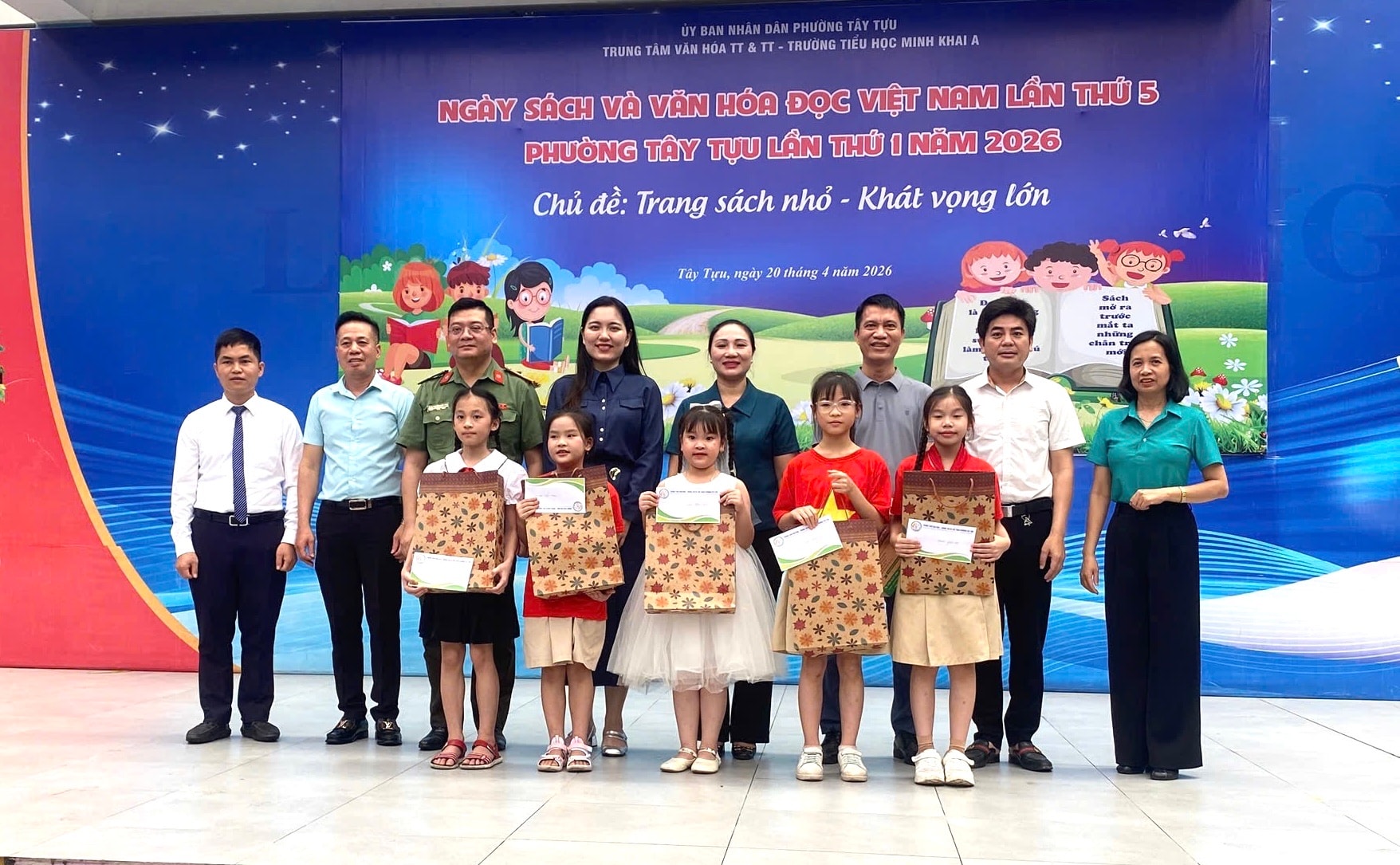 ngay-sach-z7744671588759_7ac687ae618babd713b99887f4eea24e.jpg