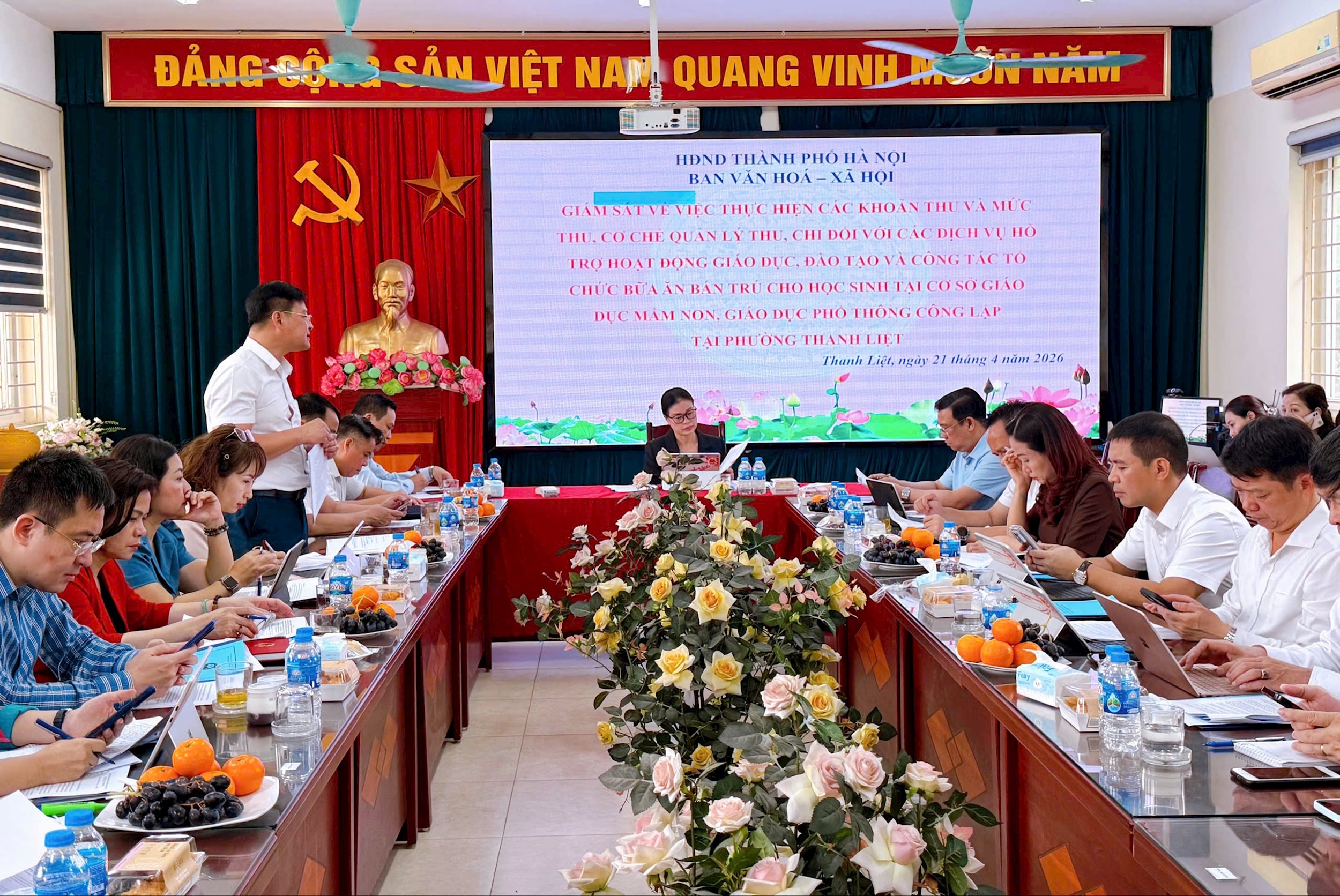 anh-5-quang-canh-buoi-lam-viec.jpg