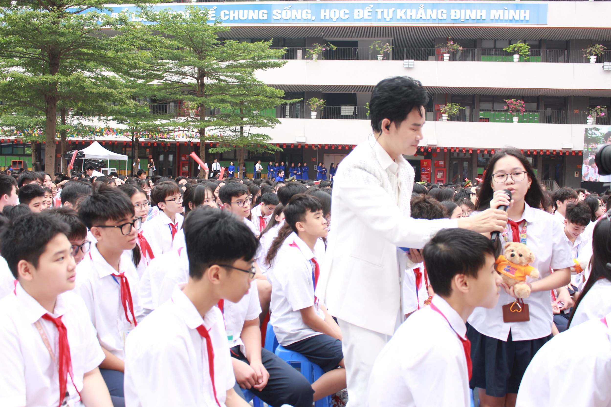 Không còn là những giờ học lý thuyết khô cứng, “Tiết học Gen Z” mang đến không gian tương tác đa chiều, nơi học sinh được nhập vai, xử lý tình huống và tự rút ra bài học từ thực tế.