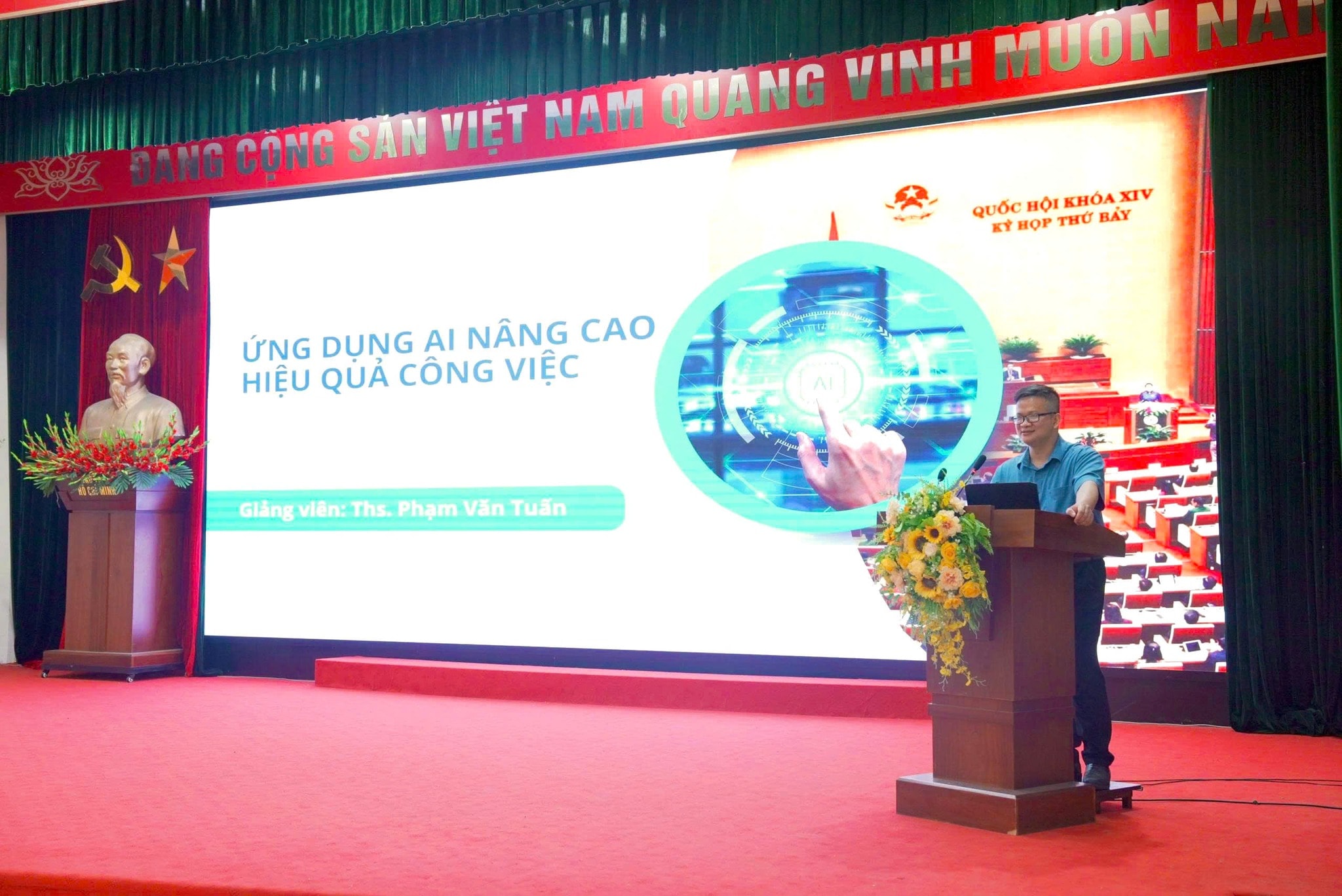 UBND xã Thiên Lộc tổ chức lớp tập huấn nâng cao kỹ năng số và ứng dụng trí tuệ nhân tạo trong hoạt động công vụ cho cán bộ. Ảnh: TL