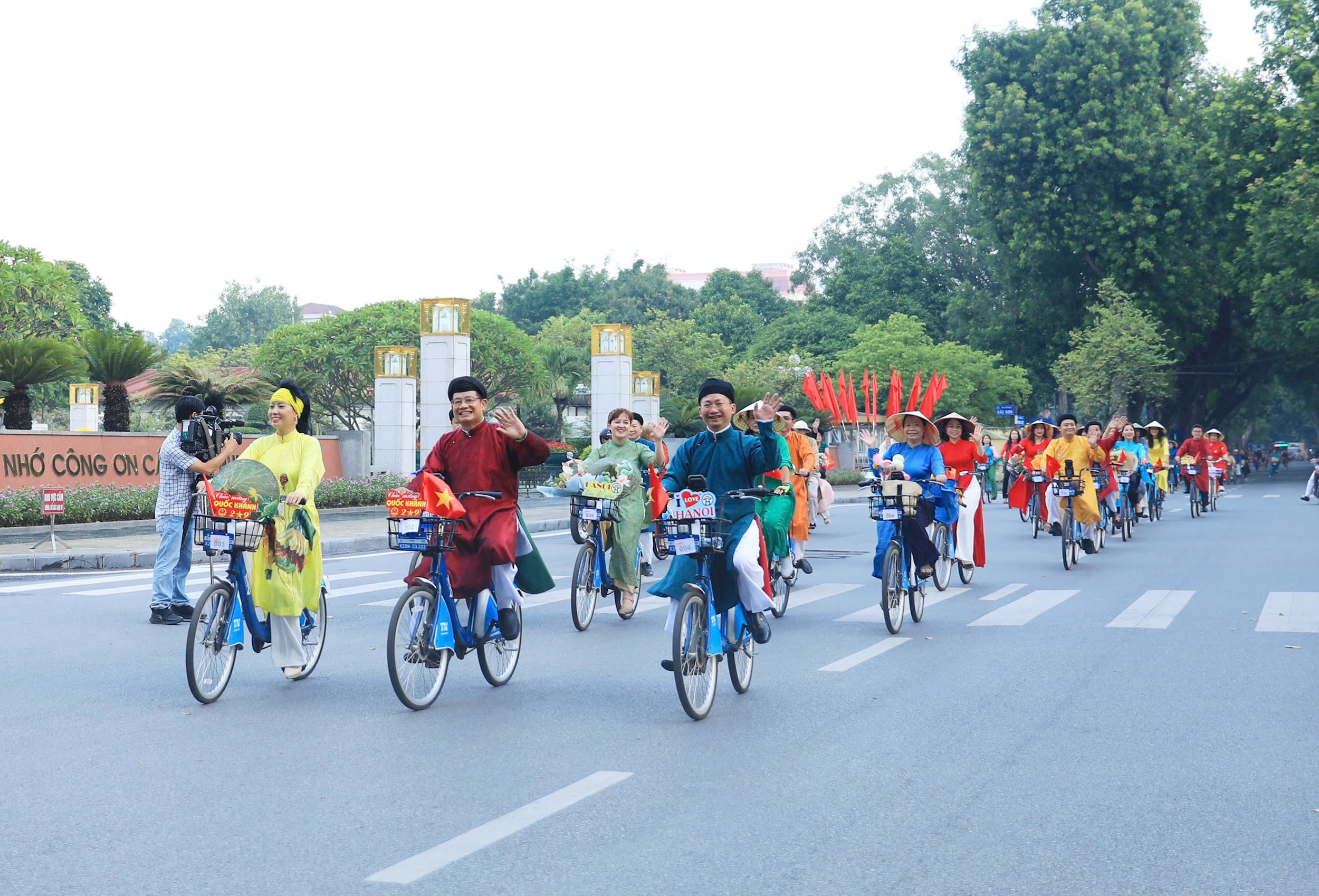 luat-thu-do-sua-doi-huong-toi-phat-trien-toan-dien-cac-gia-tri-van-hoa-con-nguoi-trong-do-lay-chat-luong-song-va-hanh-phuc-cua-nhan-dan-lam-muc-tieu-cao-nhat.-anh-nguyen-quang.jpg