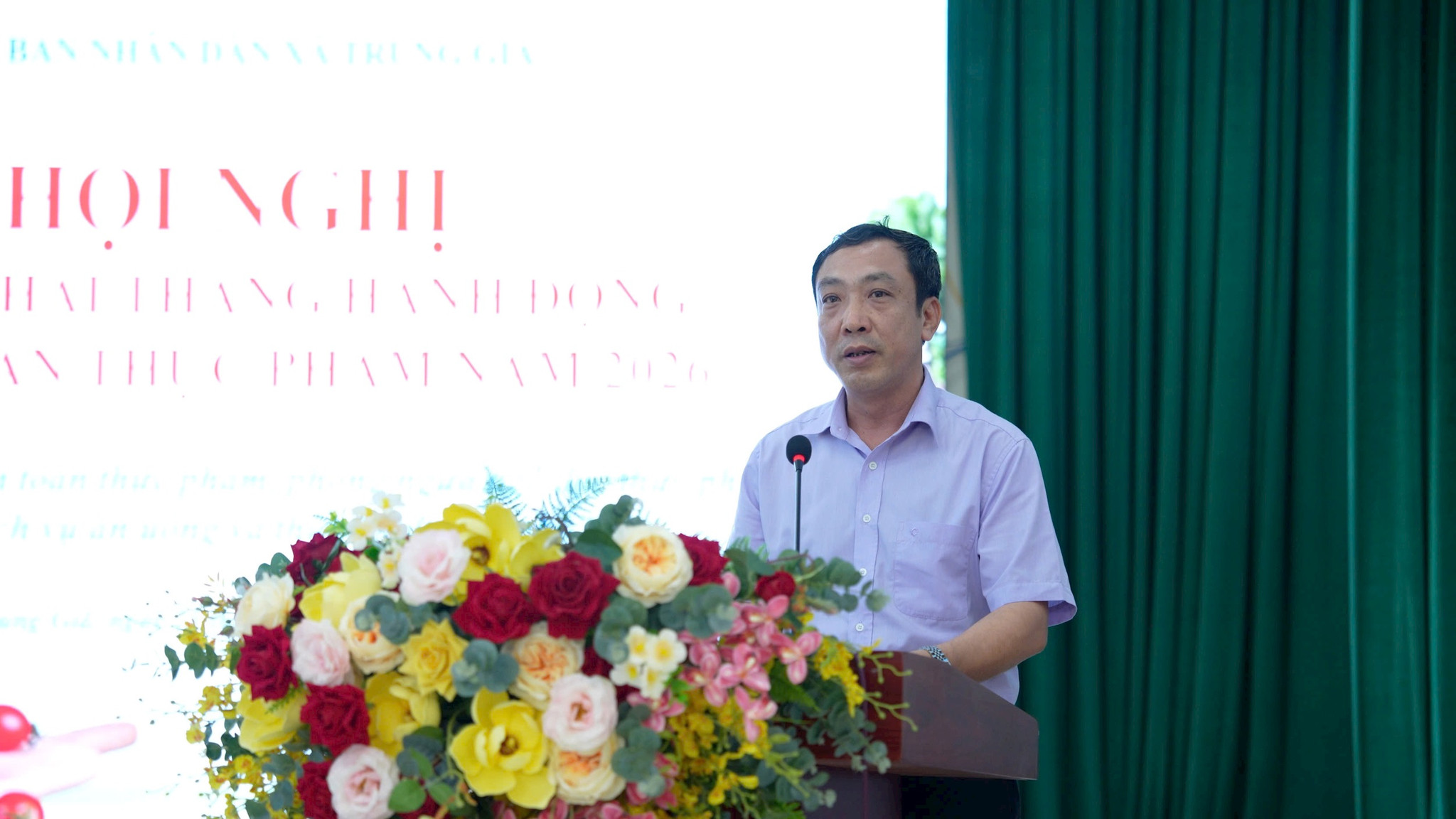 Phó Chủ tịch UBND xã Trung Giã Nguyễn Hồng Sơn phát biểu tại hội ng. Ảnh: Hương Ly
