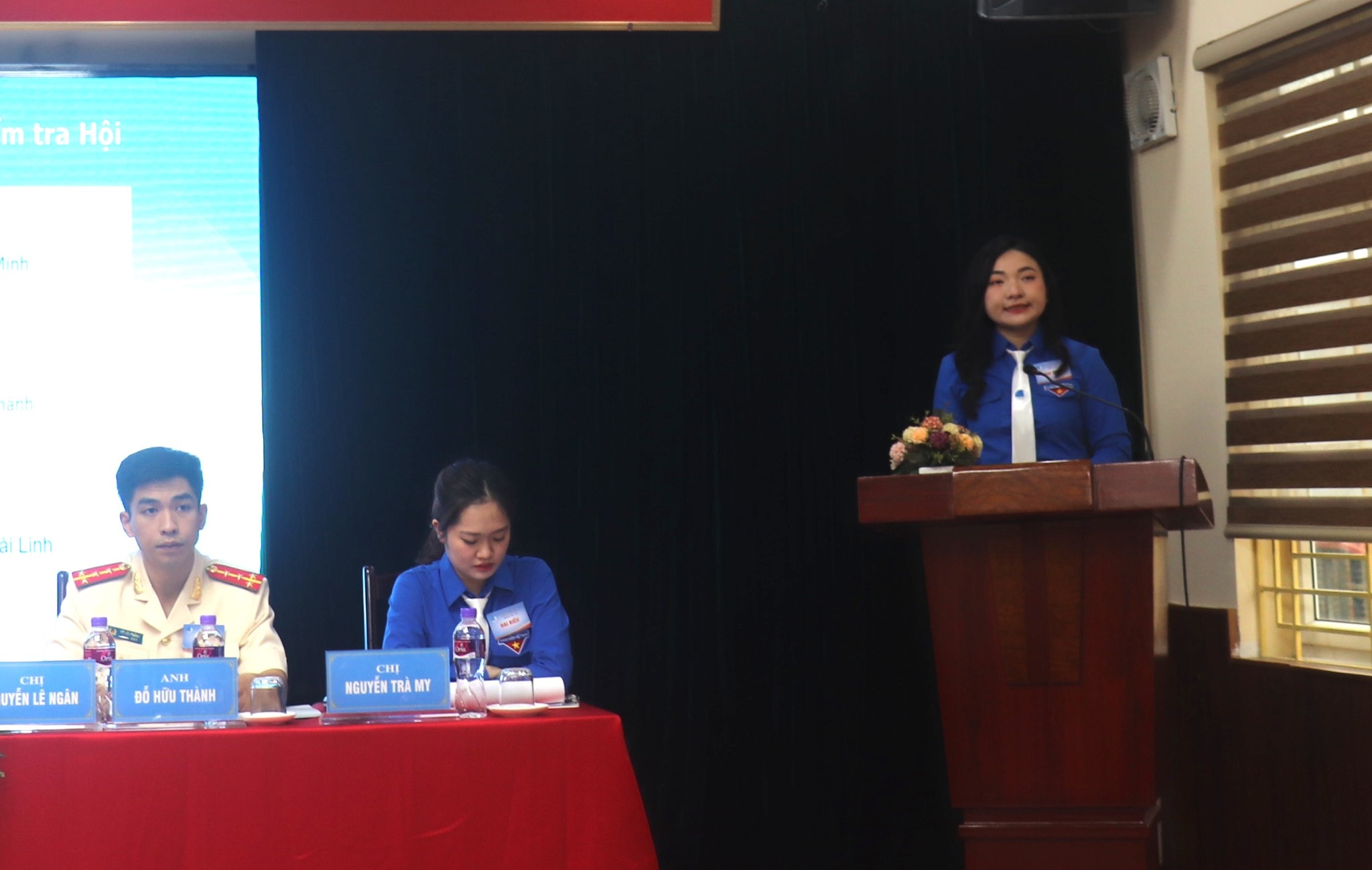 Bí thư Đoàn phường Bạch Mai Nguyễn Lê Ngân - Chủ tịch Hội LHTN Việt Nam phường lâm thời phát biểu khai mạc Đại hội. Ảnh: P