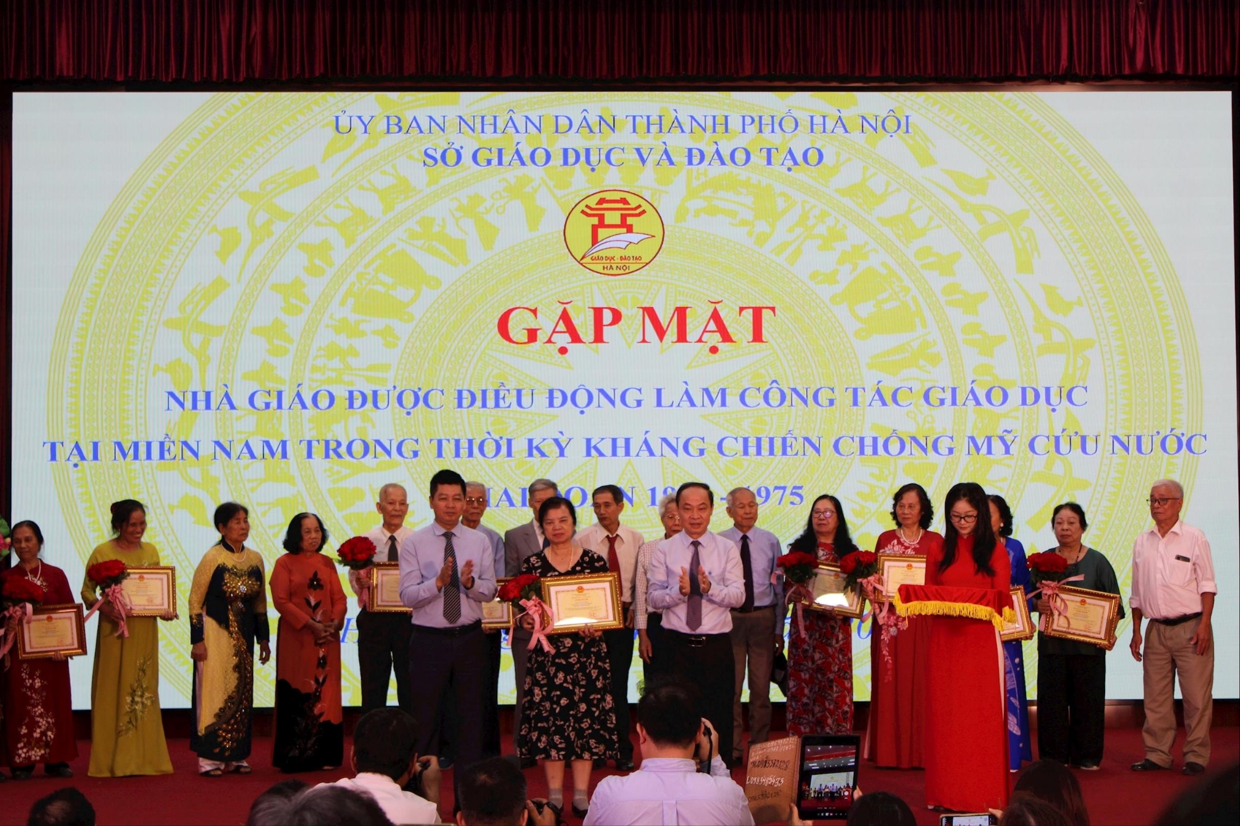 2404-gap-mat-nha-giao-di-b0.jpg