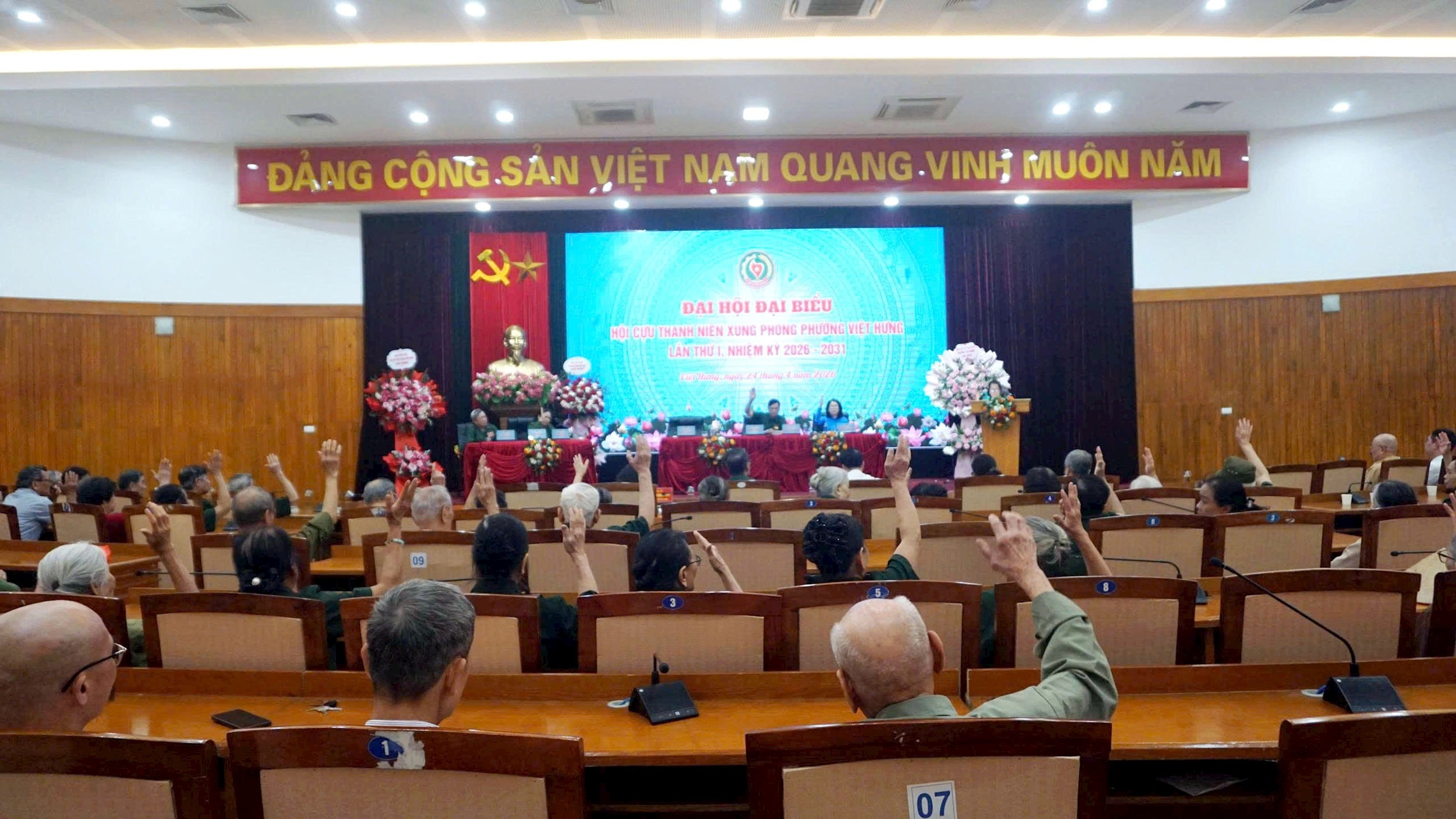 Đại biểu tham gia biểu quyết tại Đại hội. Ảnh: B.Duy