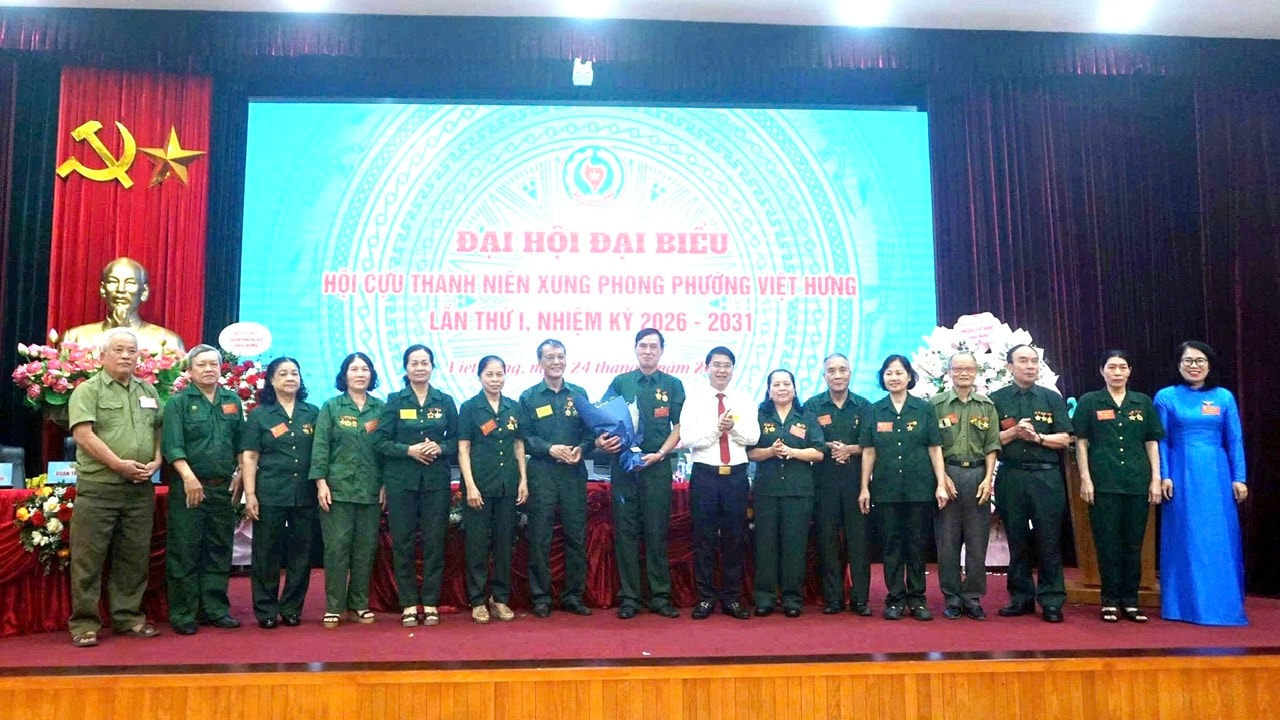 Ban Chấp hành Hội cựu TNXP phường Việt Hưng khóa I ra mắt tại Đại hội. Ảnh: B.Duy