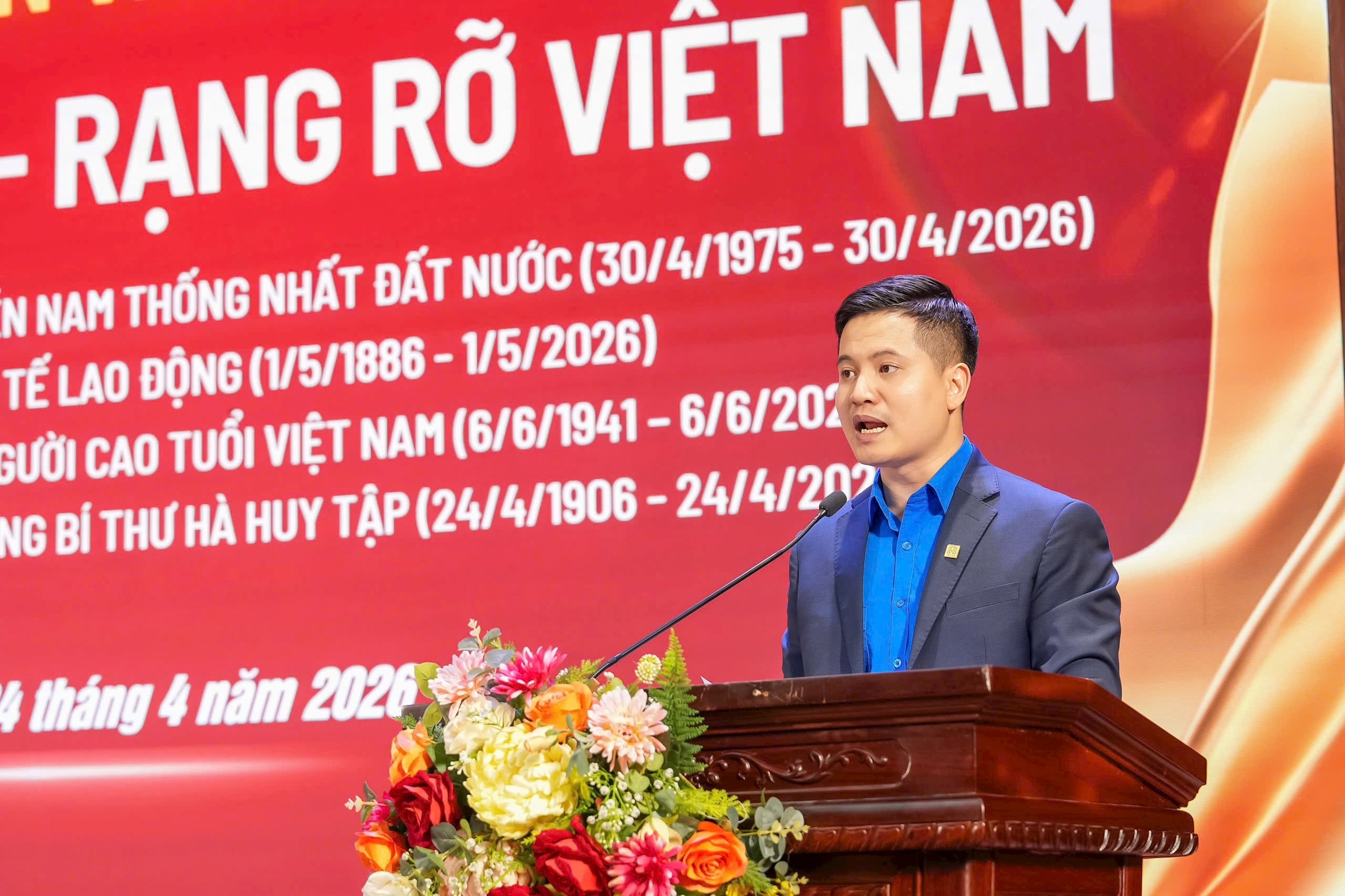Bí thư Đoàn thanh niên phường Tây Hồ Đinh Ngọc Thanh phát biểu khai mạc. Ảnh: Ngọc Tú