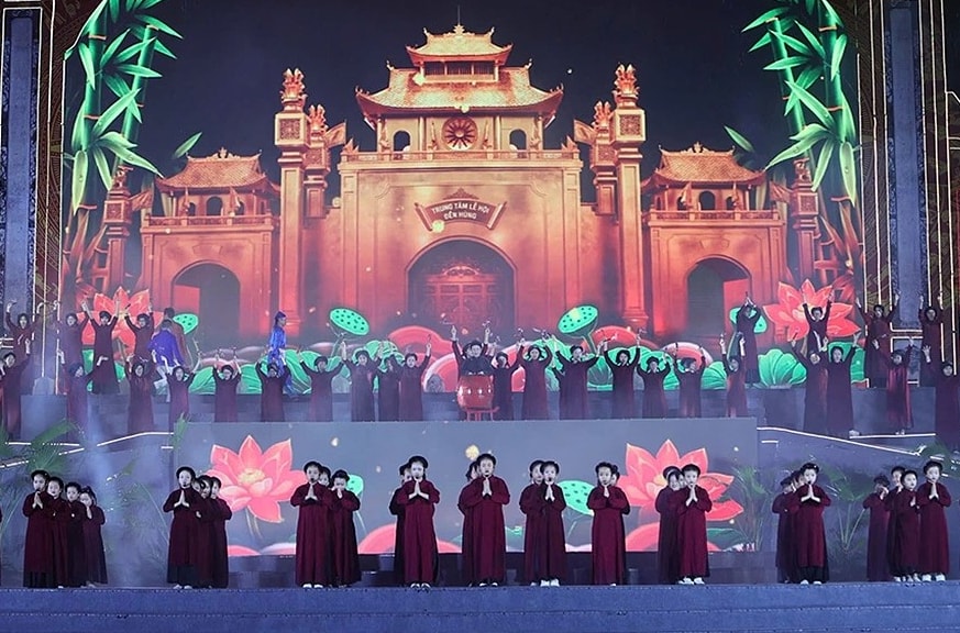 trinh-dien-hat-xoan-tai-le-hoi-den-hung-va-tuan-van-hoa-du-lich-dat-to-nam-binh-ngo-2026.-anh-thu-vu.jpg