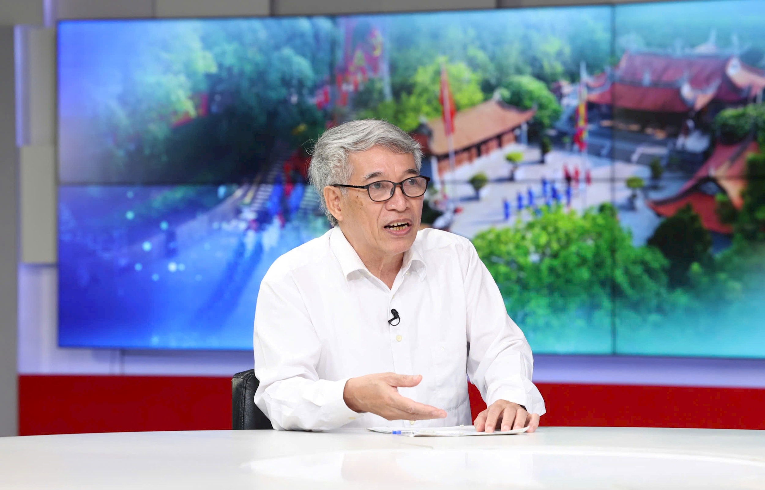 PGS.TS Phạm Quang Long, nguyên Giám đốc Sở Văn hóa và Thể thao Hà Nội trao đổi tại chương trình. Ảnh Thanh Hải