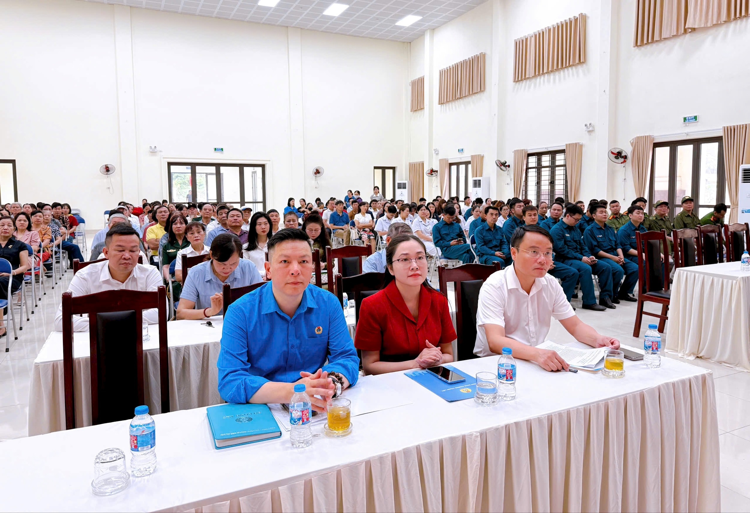 anh-1-cac-dai-bieu-tham-du.jpg
