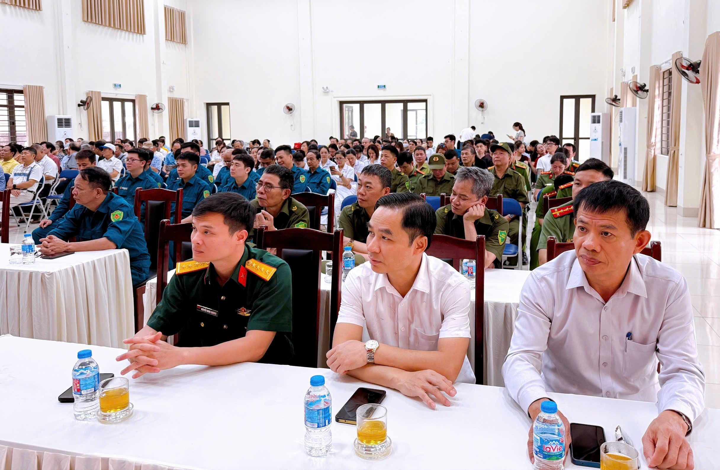 anh-2-cac-dai-bieu-tham-du.jpg