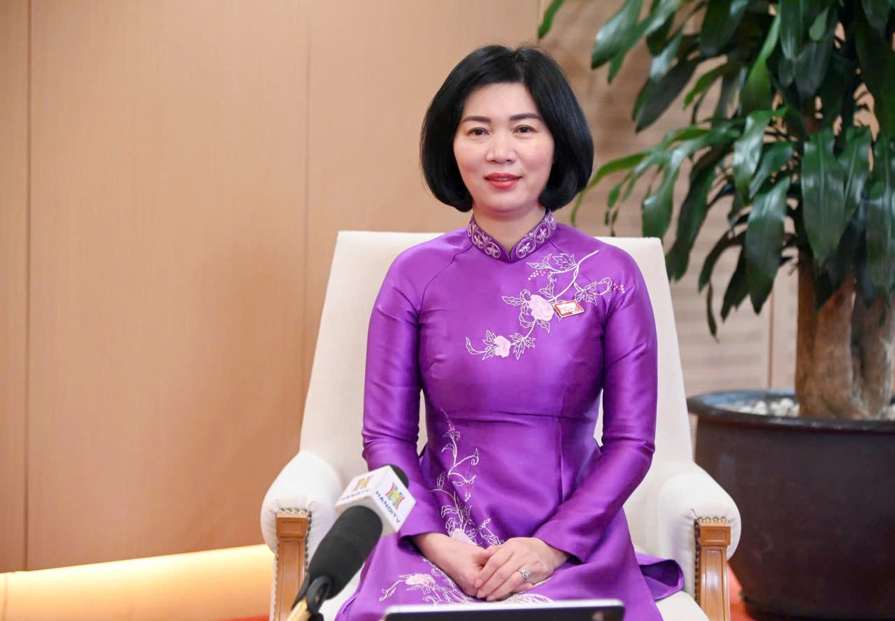 chu-tich-hdnd-thanh-pho-pho-truong-doan-dai-bieu-quoc-hoi-thanh-pho-ha-noi-phung-thi-hong-ha.-anh-viet-thanh.jpg