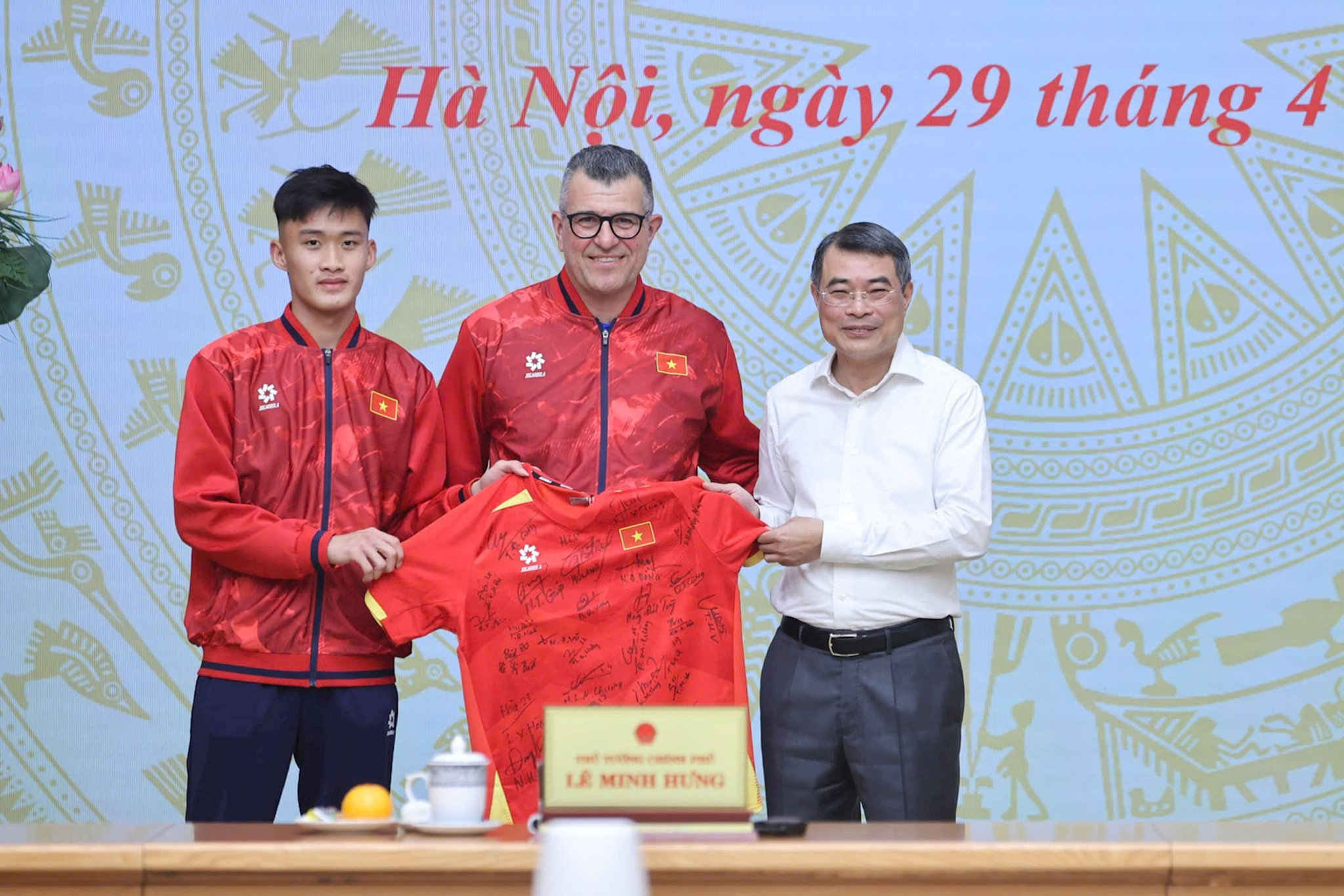 29-tang-ao-thu-tuong.jpeg