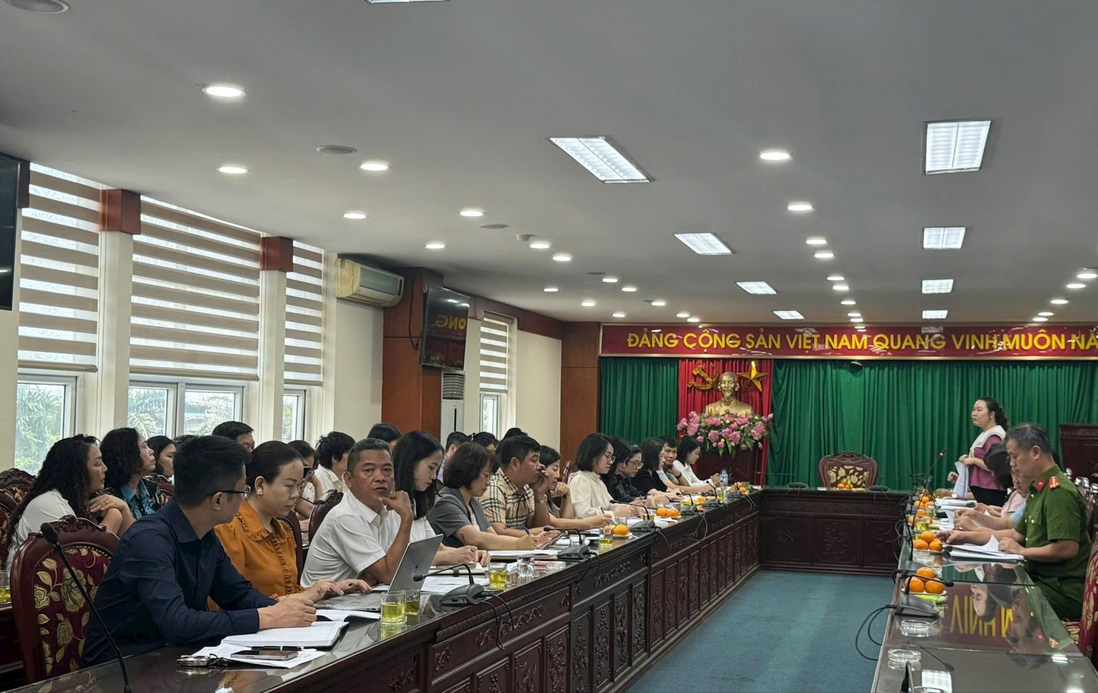 quang-canh-buoi-lam-viec.jpg
