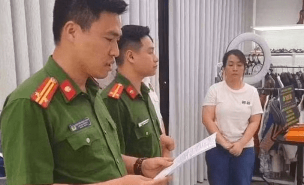 Cơ quan điều tra làm việc với Nguyễn Thị Thu Hường. Ảnh: Cơ quan công an cung cấp
