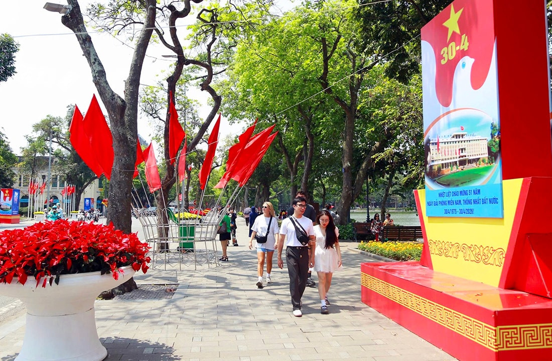 [Podcast] Tin tức ngày 1-5: Hà Nội hút khách, du lịch dịp lễ sôi động