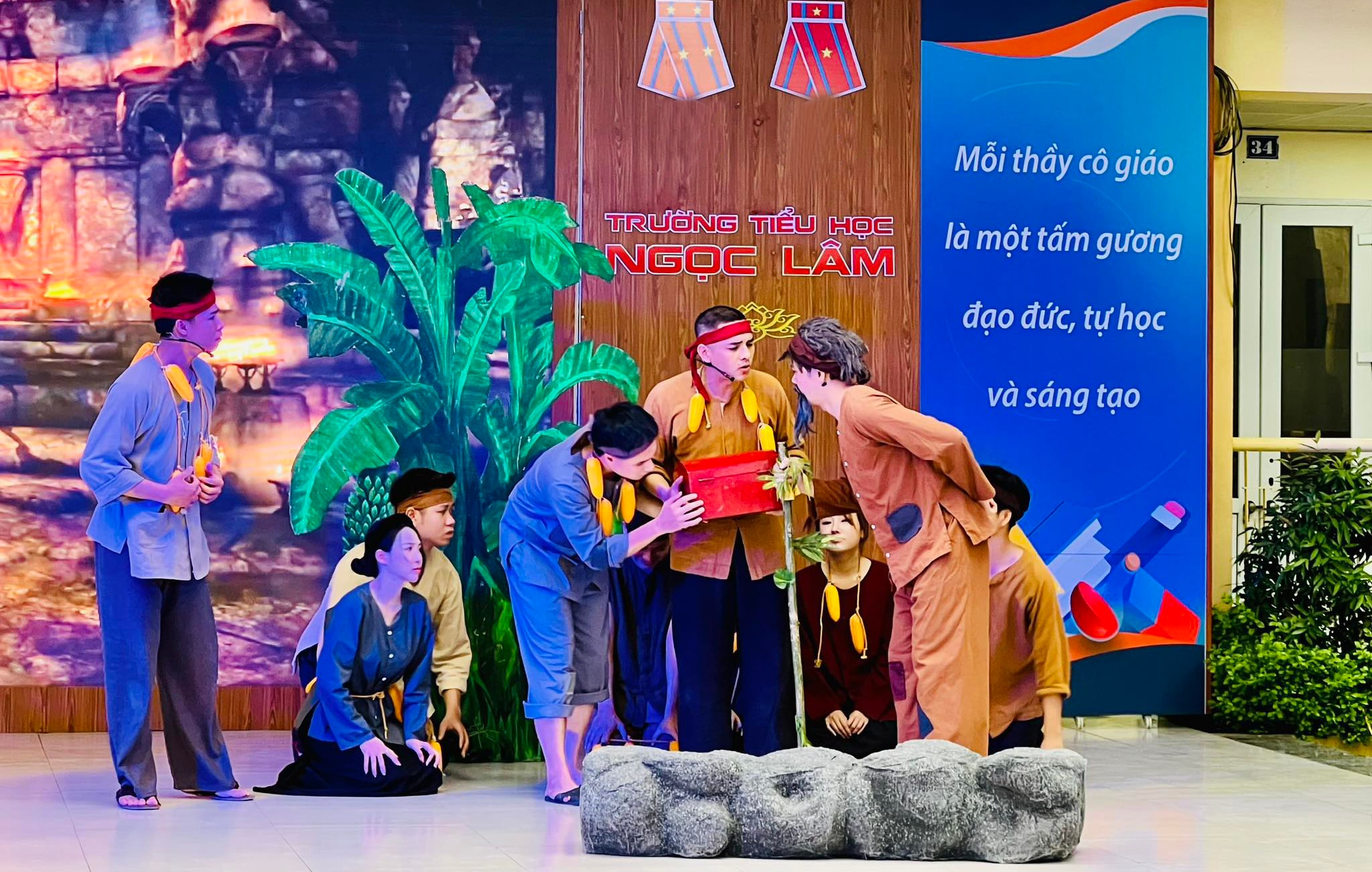 nha-hat-kich-ha-noi-trien-khai-de-an-san-khau-hoc-duong-tai-truong-tieu-hoc-ngoc-lam-phuong-bo-de-..jpg