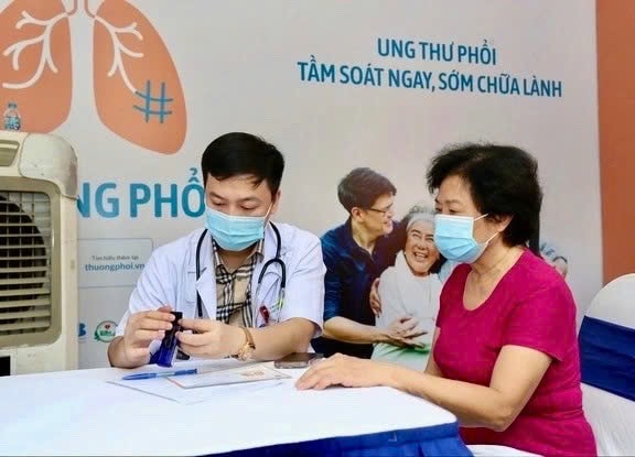kham-o-bach-mai.jpg