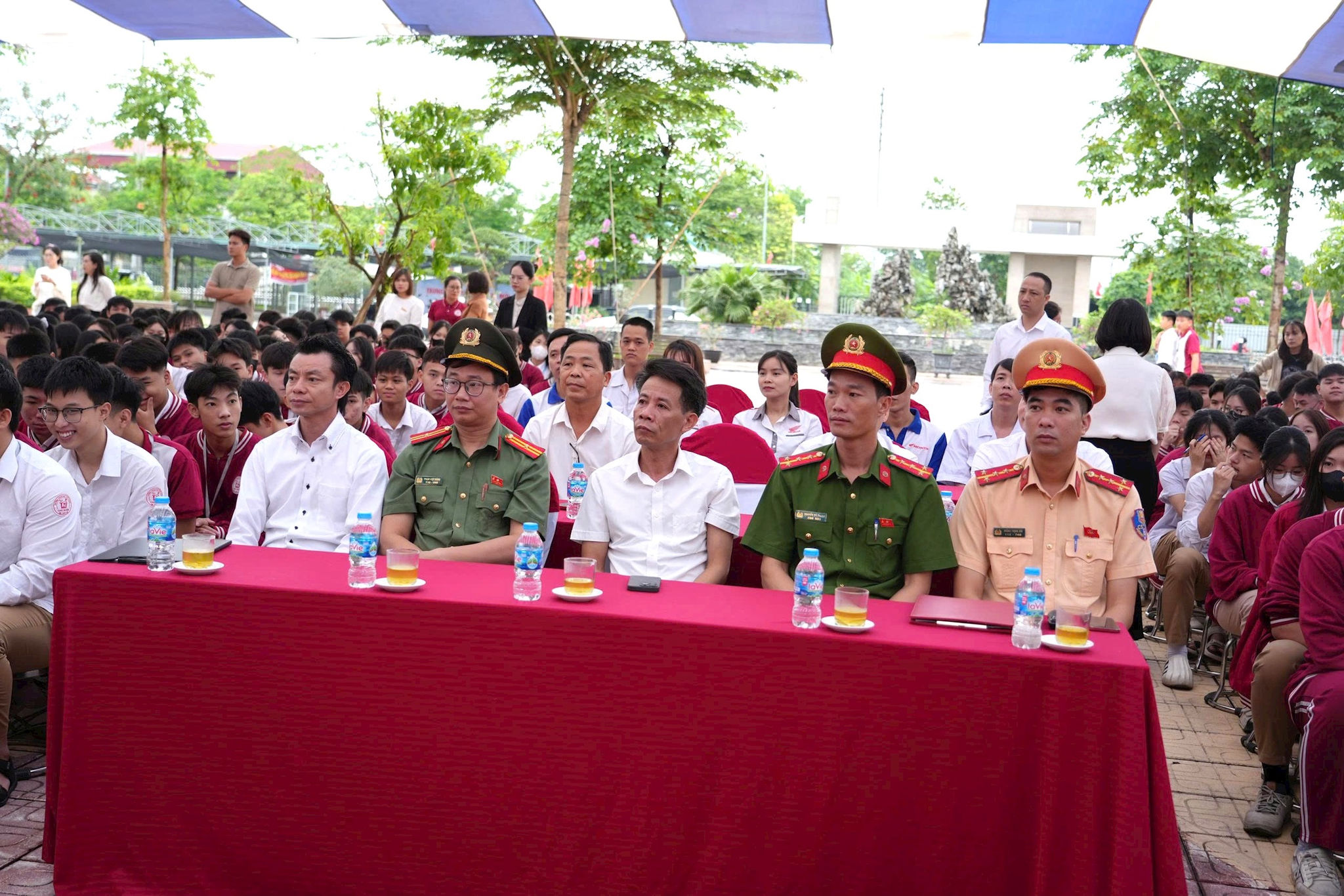 dai-dien-cac-ben.jpg