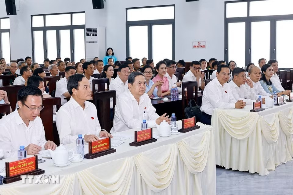 ttxvn-0405-chu-tich-quoc-hoi-tiep-xuc-cu-tri-tp-ho-chi-minh-5.jpg.jpg