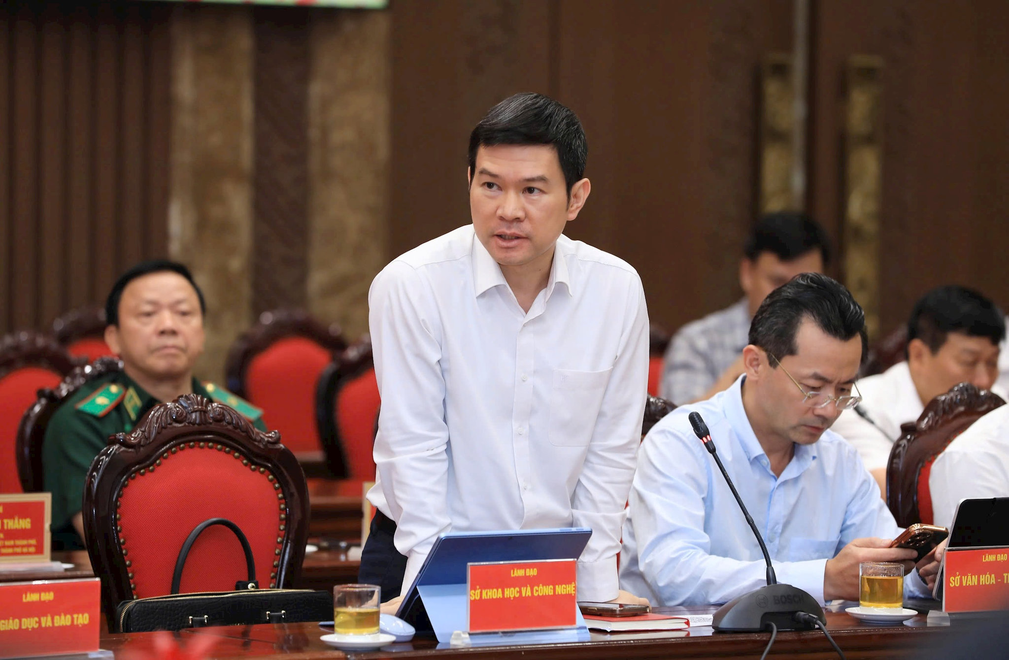 hoi-nghi-5.jpg