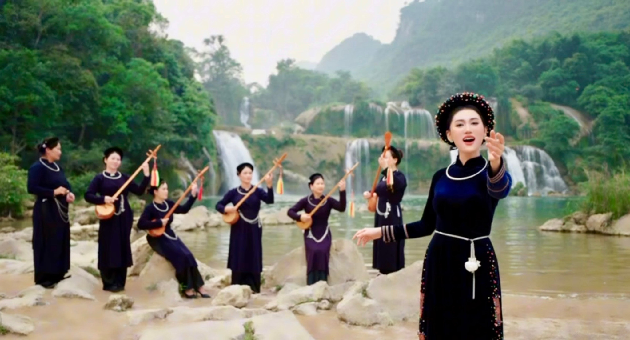 mv-cung-em-tim-ve.jpg