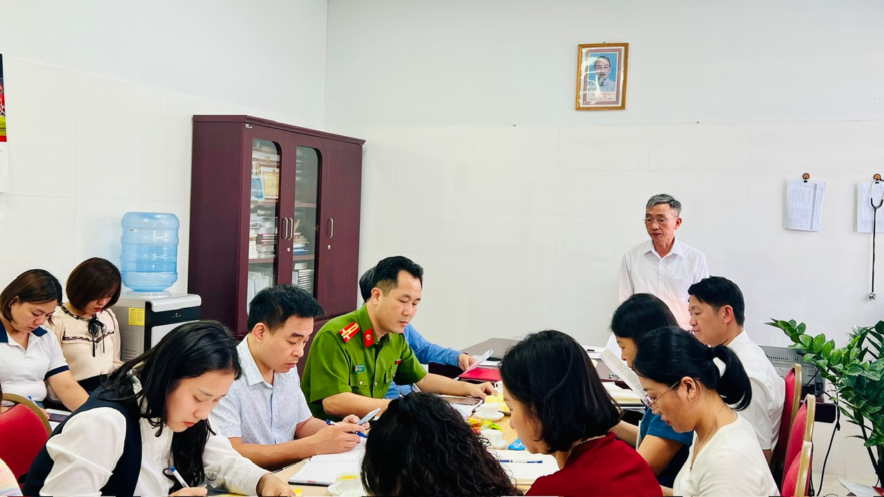 Bí thư Chi bộ, Giám đốc Trạm Y tế phường Phú Thượng Lê Quang Trung