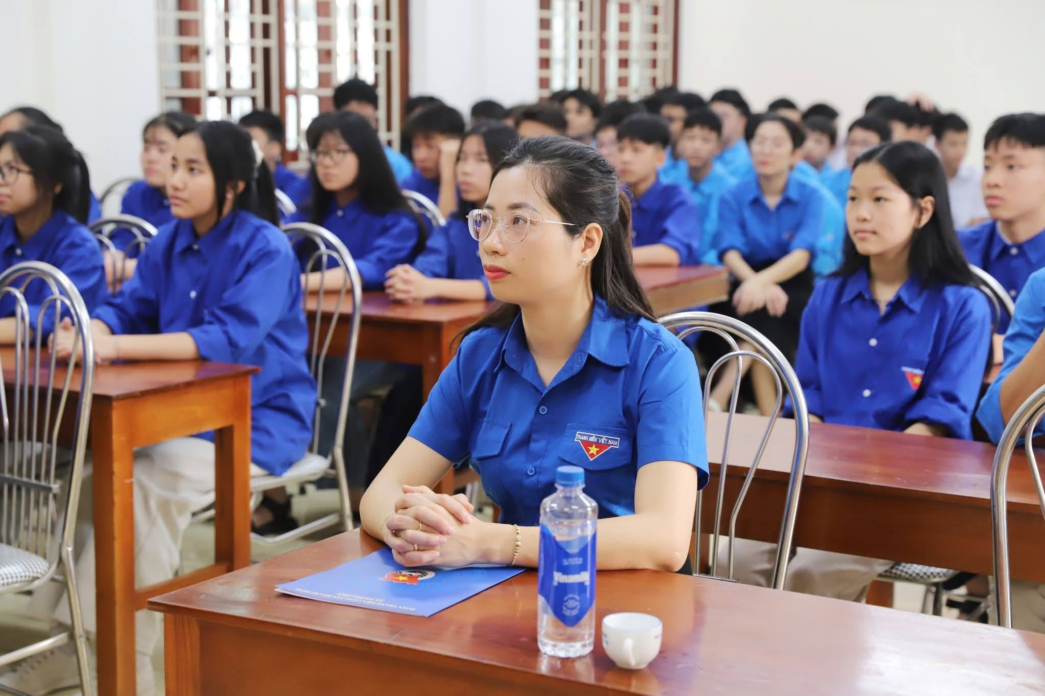 Các đoàn viên xã Thượng Phúc tham gia hội nghị tuyên truyền thực hiện các dự án trọng điểm trên địa bàn xã.
