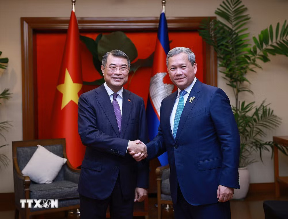 fbd9f8ddf15b3aa2bfcb8493eba74f6b1bfe70b3203772c7979020cefa-_ttxvn-thu-tuong-le-minh-hung-gap-thu-tuong-campuchia-2.jpg
