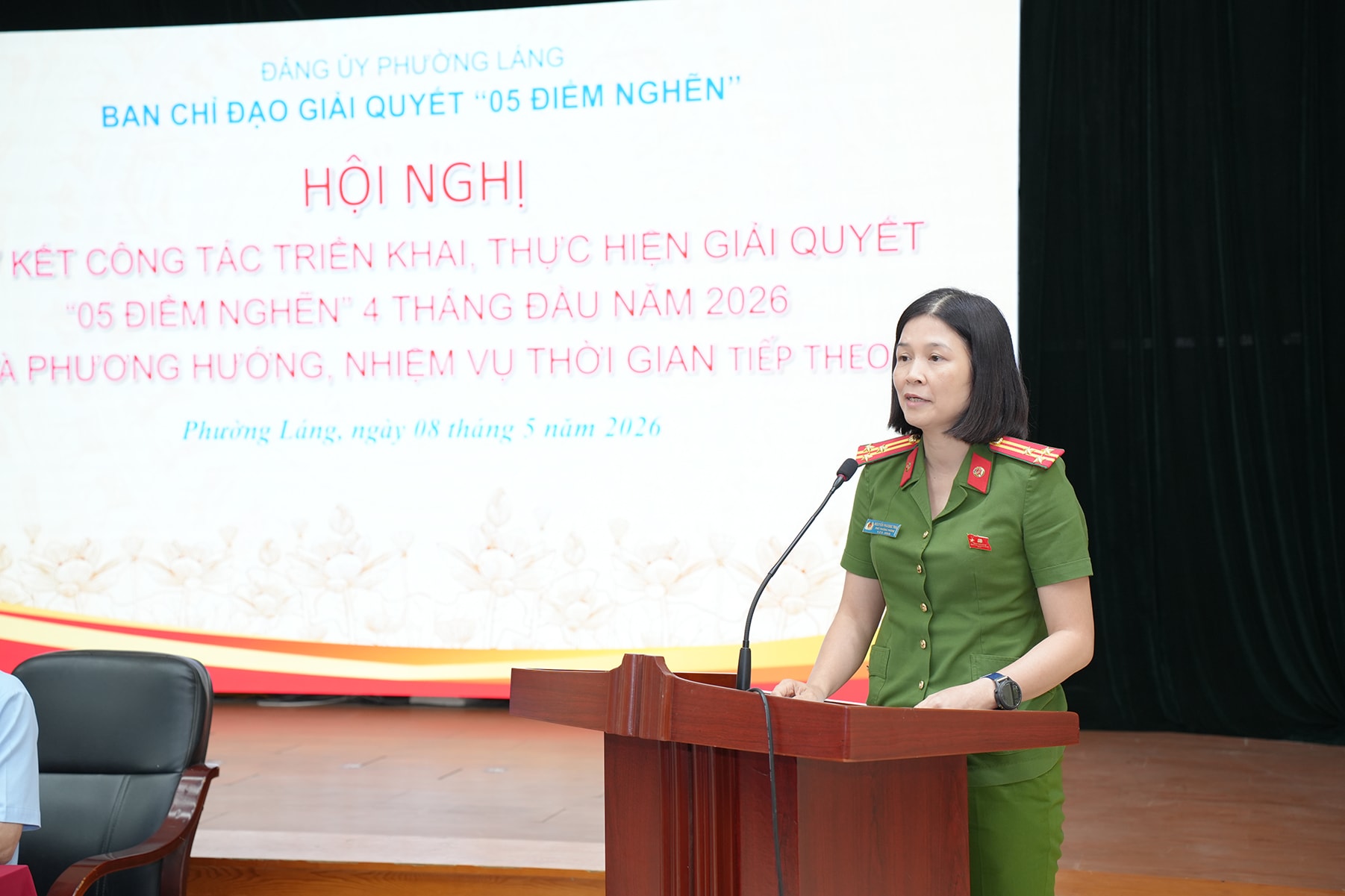 Na konferenci přednesl projev podplukovník Nguyen Phuong Thao, zástupce vedoucího policejního oddělení pro administrativní řízení společenského pořádku (PC06) - městské policie v Hanoji.