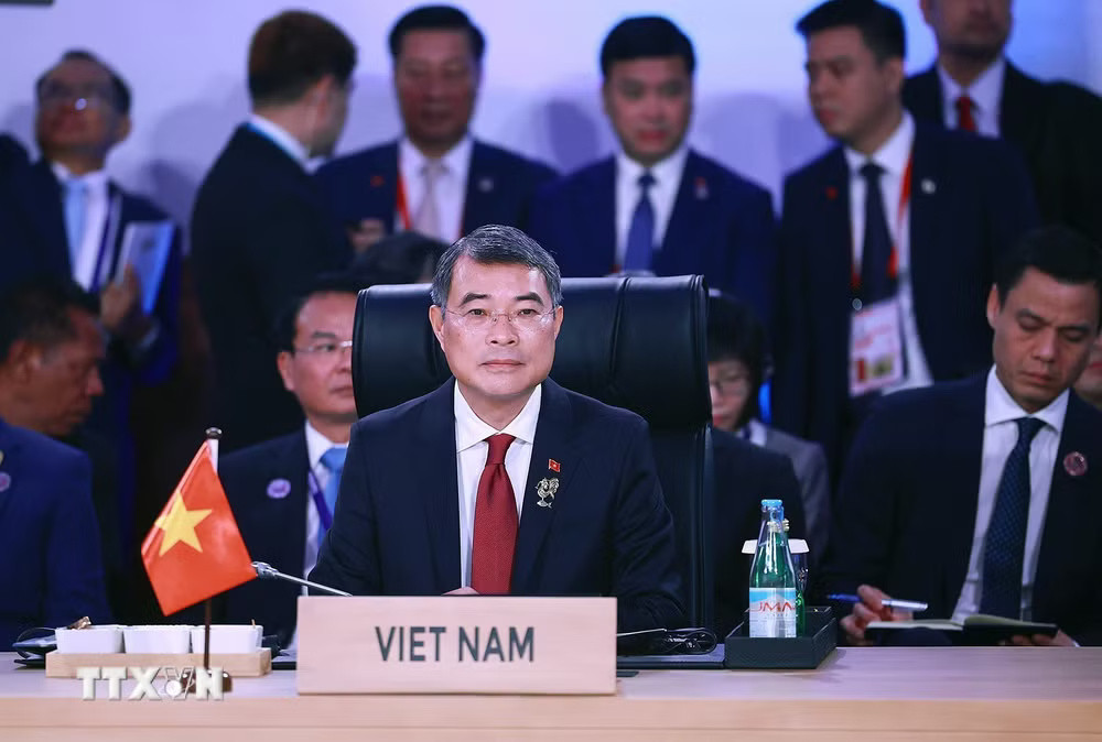 d9a59d4e21100ddb41c54c45-_ttxvn-thu-tuong-le-minh-hung-du-phien-toan-the-hoi-nghi-cap-cao-asean-lan-thu-48-0805-1.jpg