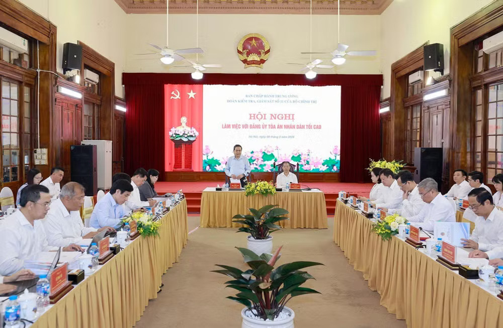 f3-_vna-potal-doan-kiem-tra-giam-sat-so-11-cua-bo-chinh-tri-lam-viec-voi-dang-uy-toa-an-nhan-dan-toi-cao-8748164.jpg