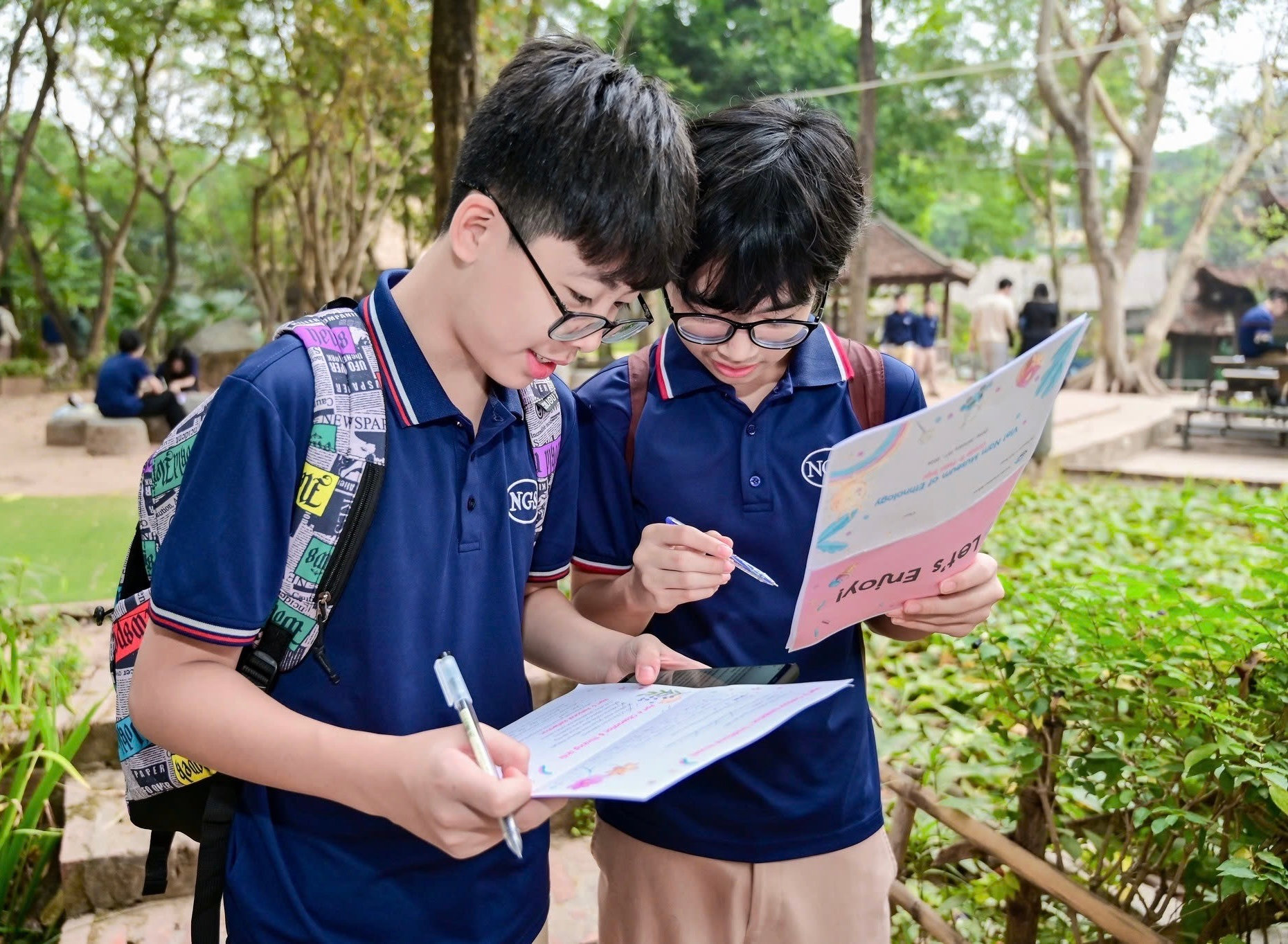 Học sinh hào hứng với các nhiệm vụ học tập được giao khi trải nghiệm tại bảo tàng. Ảnh: ND