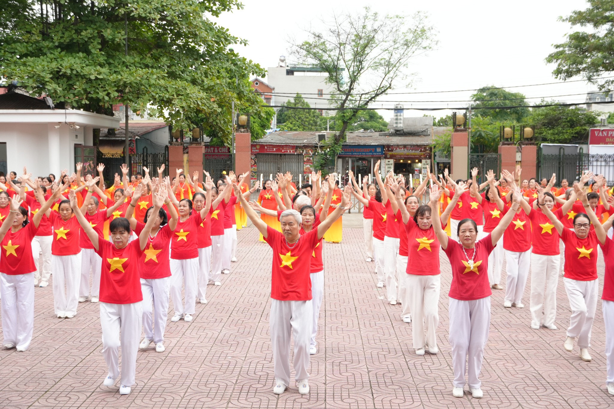 Những lời ca, tiếng hát, những bước chân uyển chuyển tại chương trình là minh chứng cho tinh thần “Sống vui - sống khoẻ - sống có ích - sống hạnh phúc”.