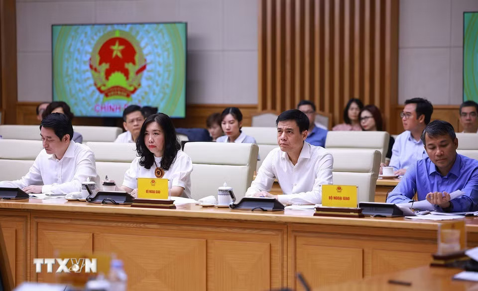 db262c8b10b1874fbe947e9210c03a10cc160-_ttxvn-thu-tuong-le-minh-hung-lam-viec-voi-lanh-dao-bo-ngoai-giao-8752828-8.jpg