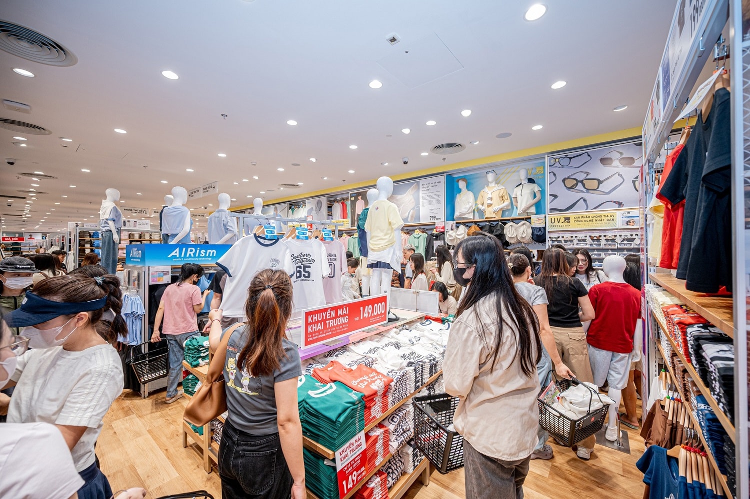 lifewear-products-cua-uniqlo.jpg