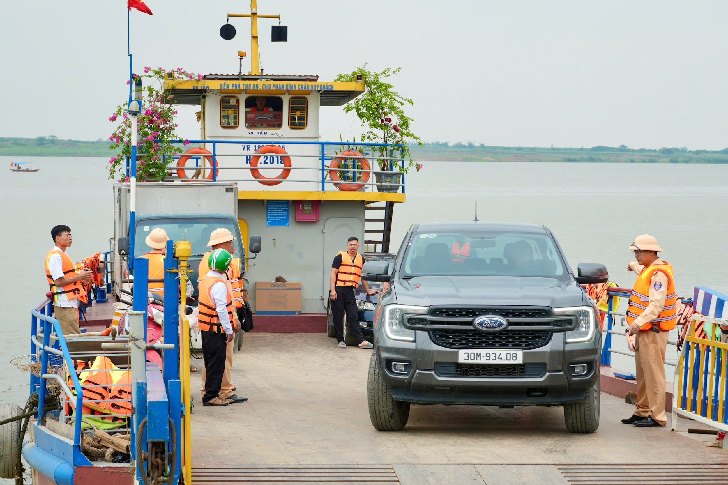 Chủ động kiểm soát hoạt động vận tải khách trên sông Hồng Chủ động kiểm soát hoạt động vận tải khách trên sông Hồng