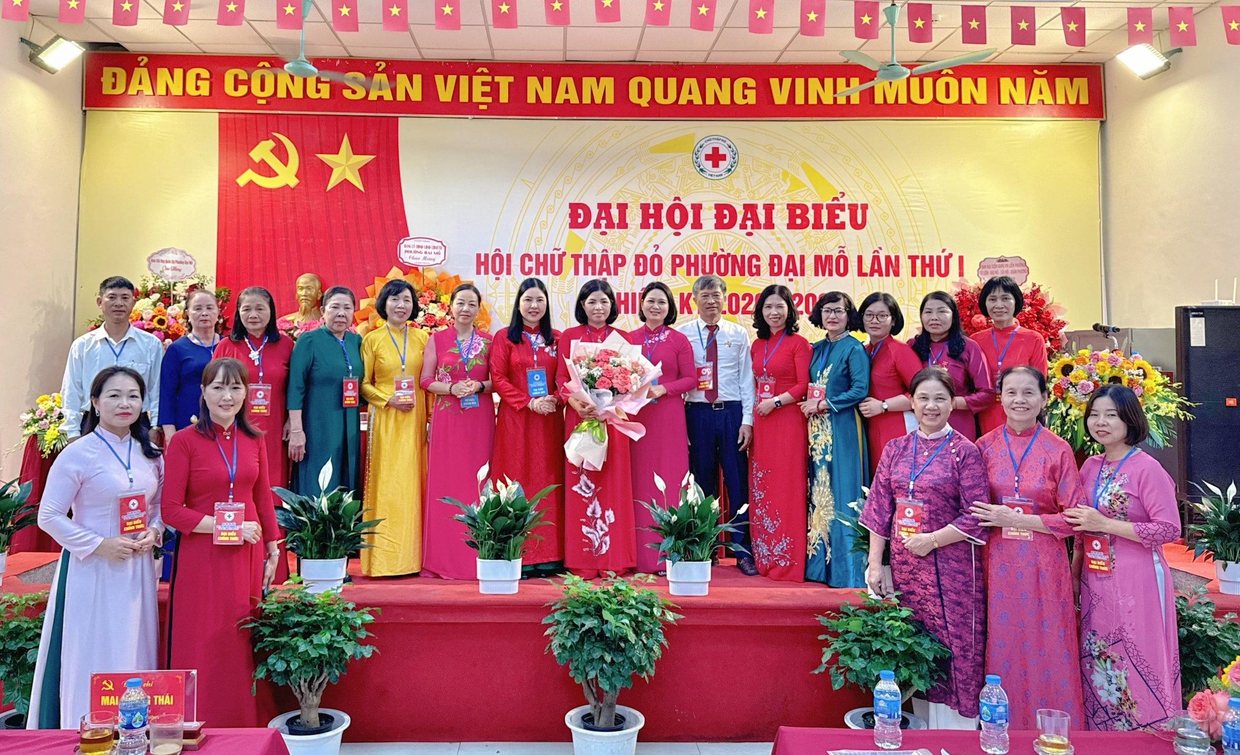 18 thành viên Ban Chấp hành Hội Chữ thập đỏ phường Đại Mỗ nhiệm kỳ 2026 - 2031 ra mắt Đại hội.